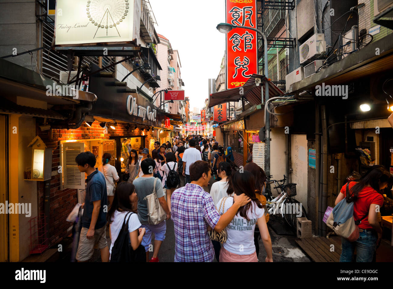 People, tourists crowd this street full of restaurants at Shida night market, one of many famous night markets Stock Photo