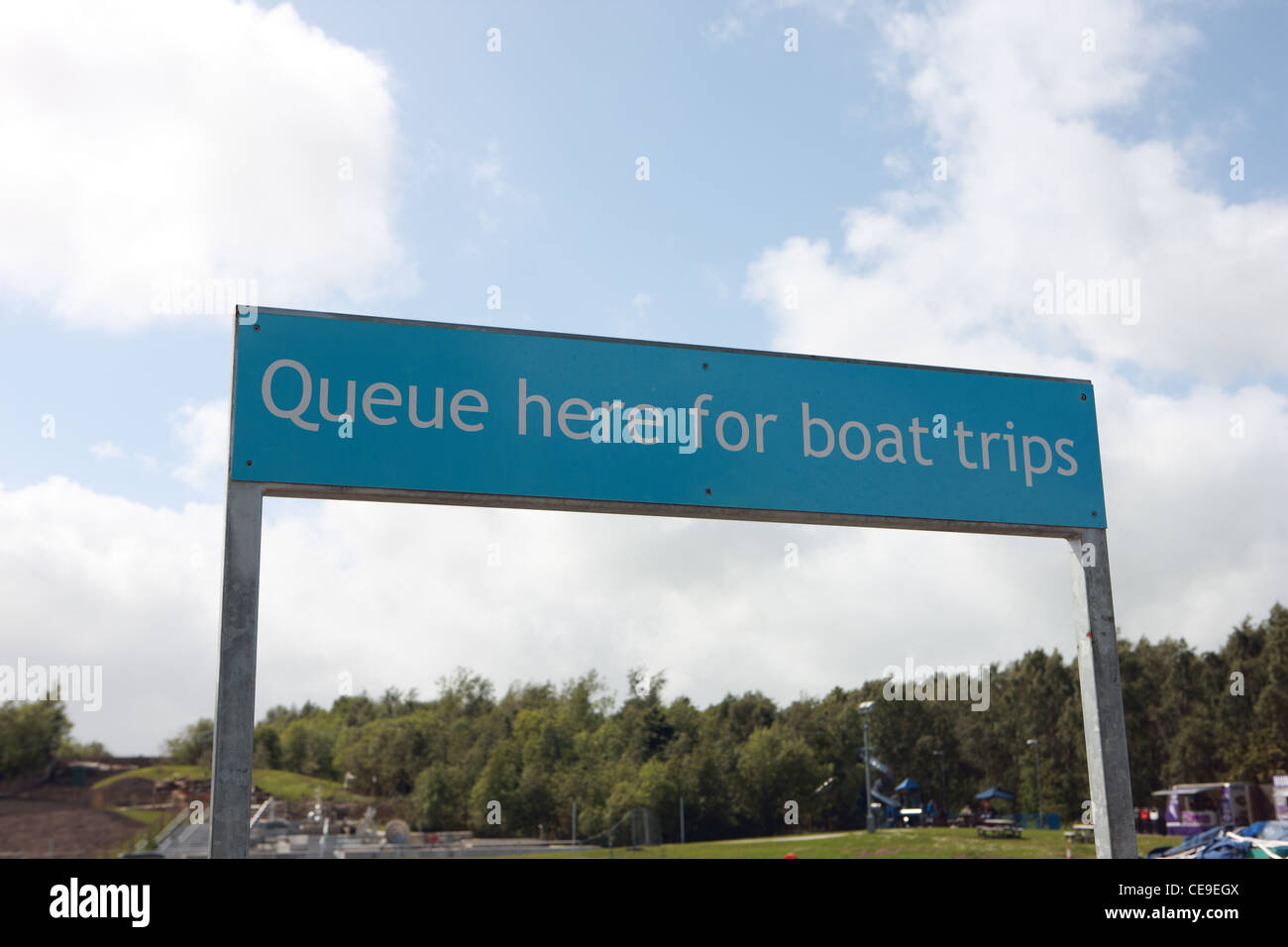 sign 'queue here for boat trips' Stock Photo