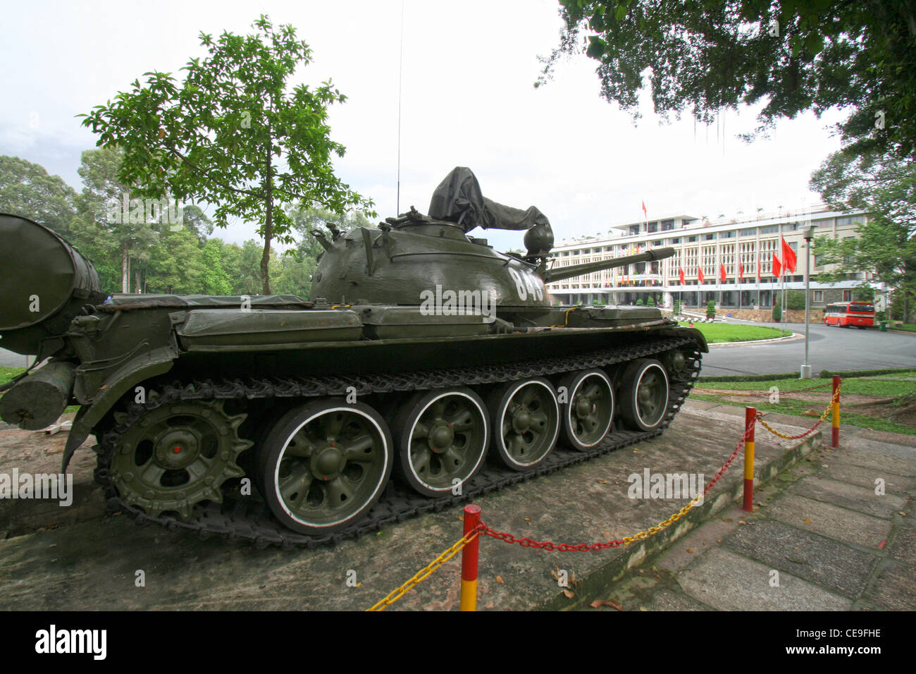 North vietnam tank saigon hi-res stock photography and images - Alamy