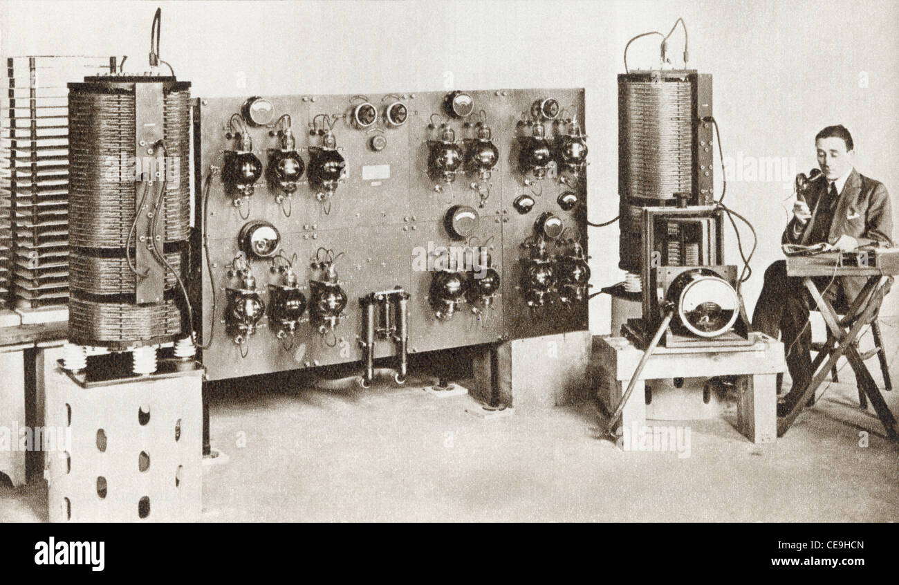 Radio broadcast 1920 hires stock photography and images Alamy