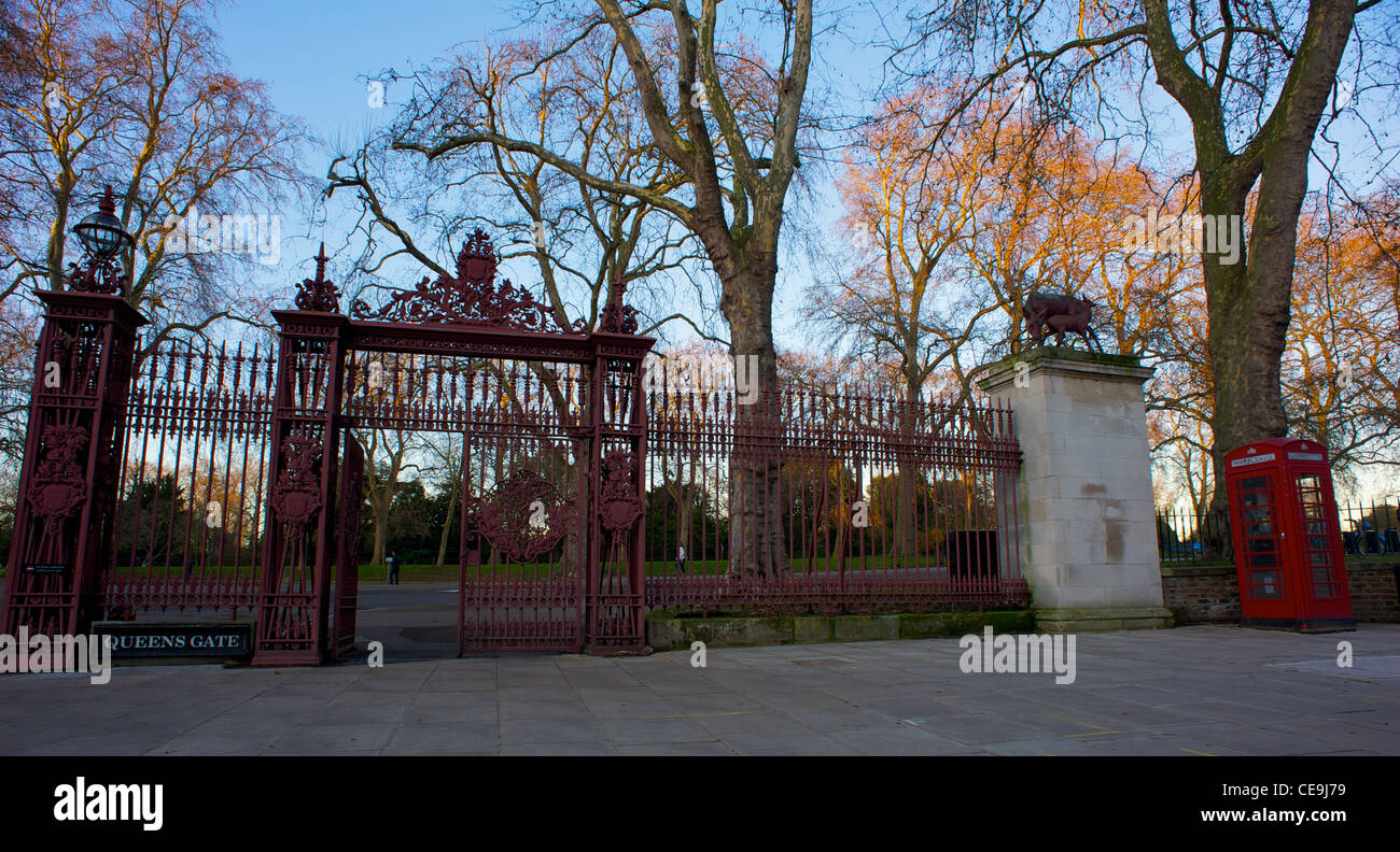 Entrance to Kensington Garden Gates, Kensington, London Stock Photo