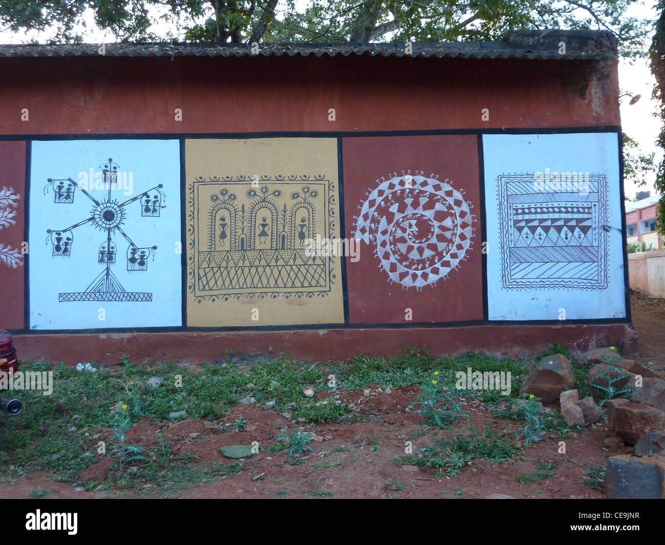 Tribal patterns decorate the walls in Koraput, Orissa, India Stock Photo