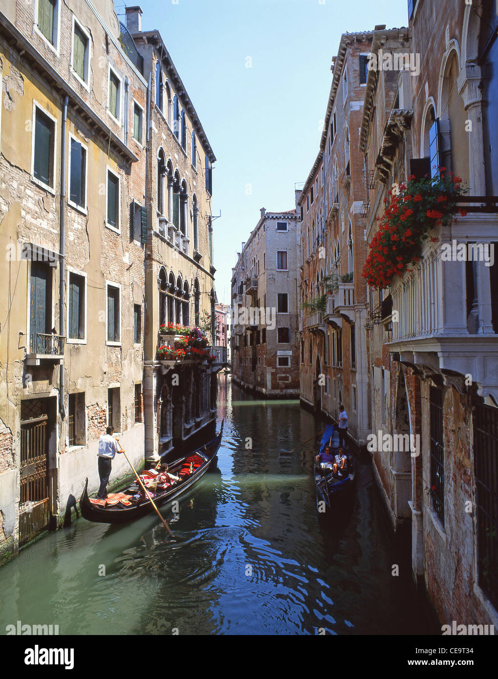 Backstreet canals hi-res stock photography and images - Alamy