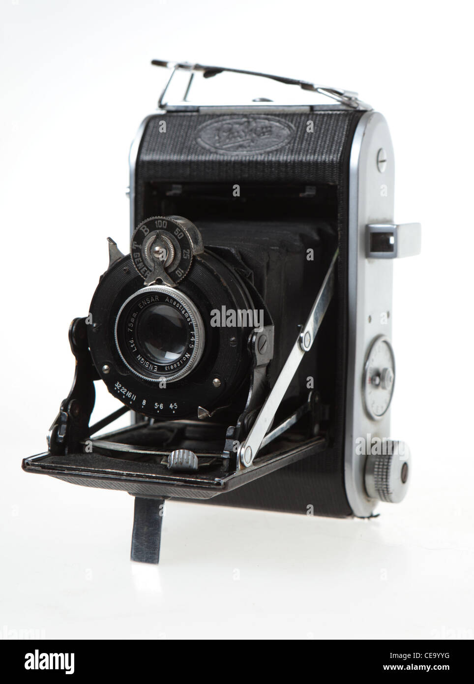 A British-made Ensign 220 viewfinder folding camera from the 1930s with an unusual (for the model) Ilex dial-set shutter Stock Photo