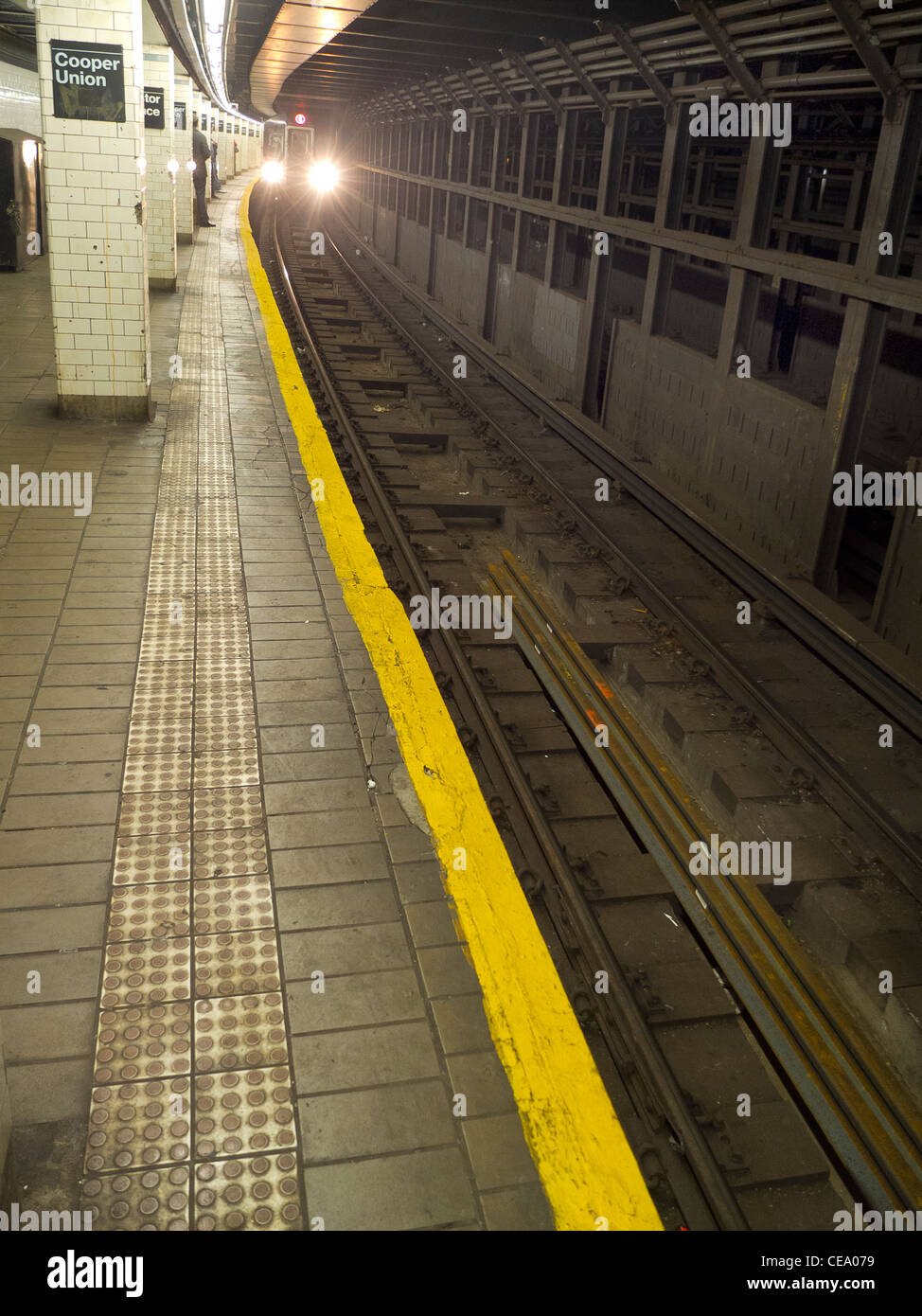 subway train platform Stock Photo Alamy