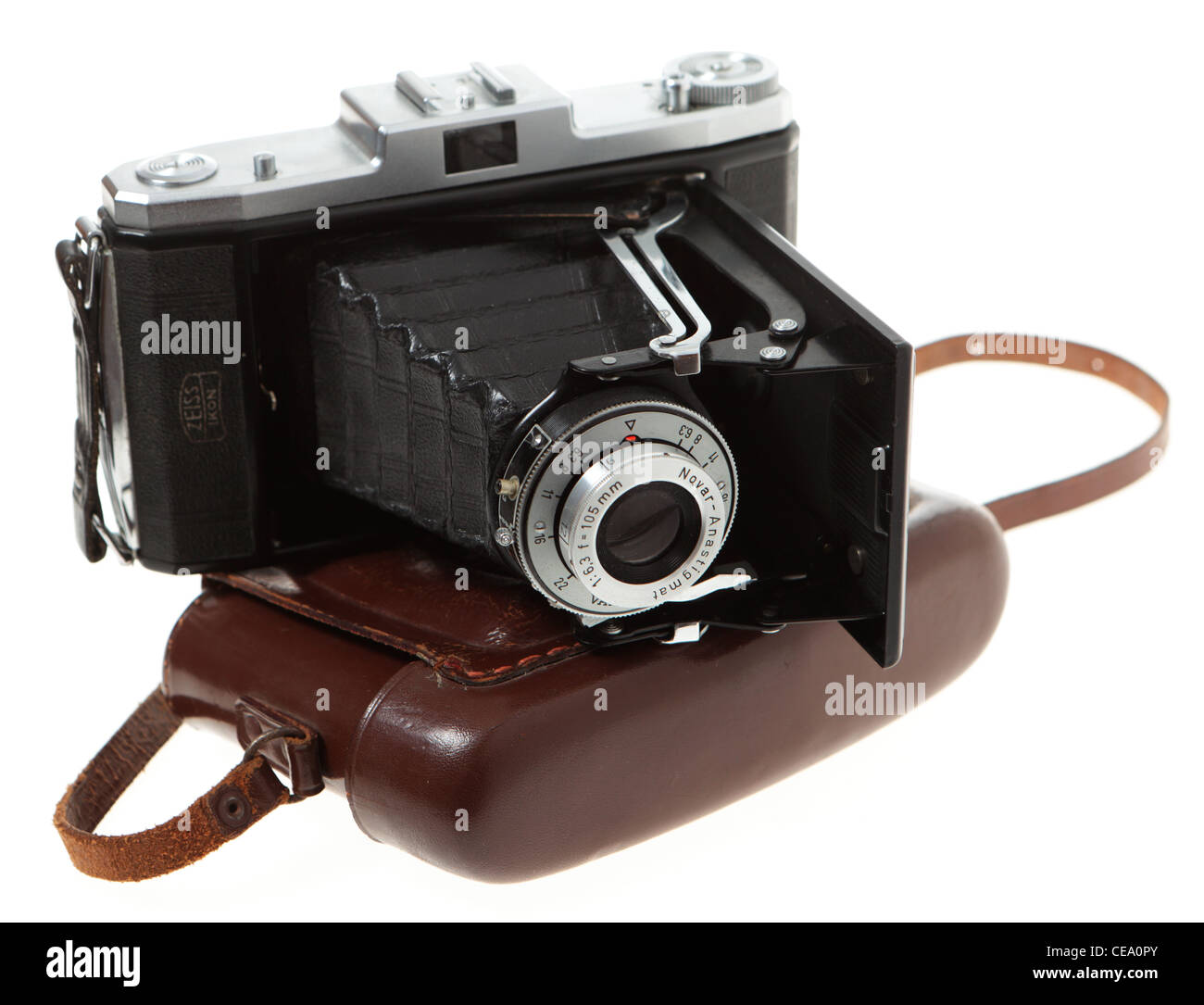 A German-made Zeiss Ikon Nettar 518/2 folding camera from the mid-1950s  with its carrying case Stock Photo - Alamy