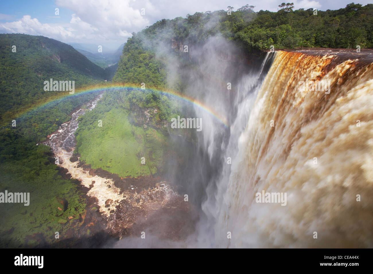 rainbow-over-kaieteur-falls-potaro-river-guyana-south-america
