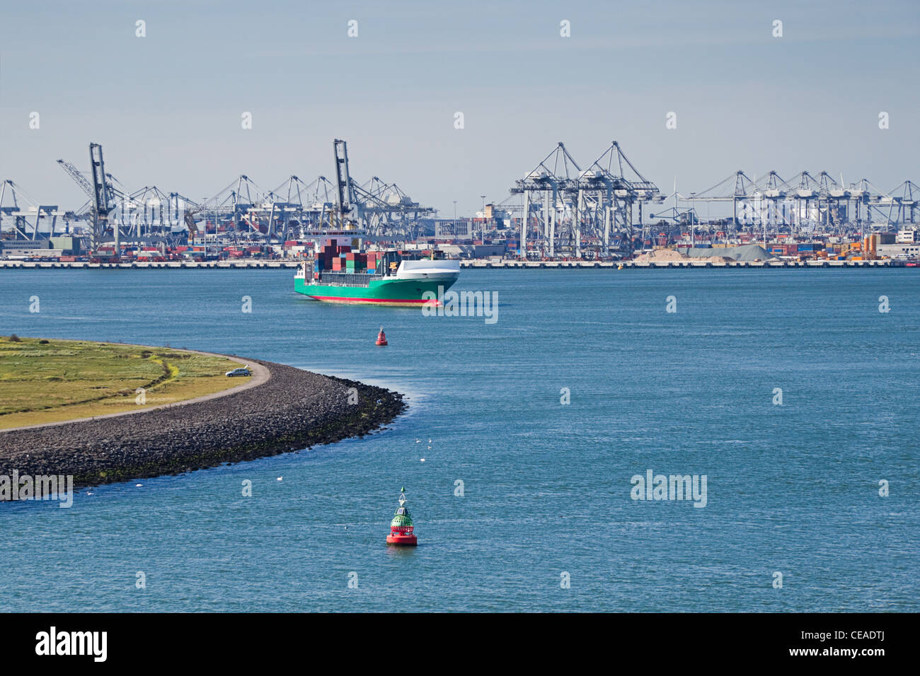 Container harbour background hi-res stock photography and images - Alamy
