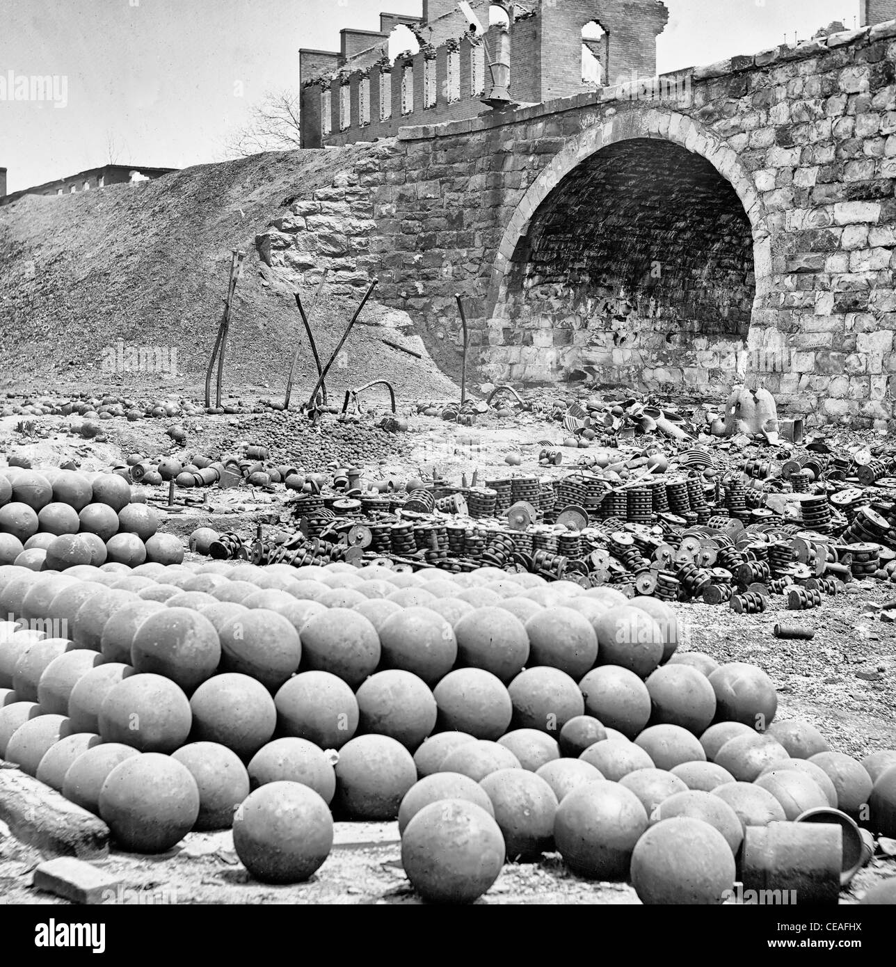 Canister shot civil Black and White Stock Photos & Images Alamy