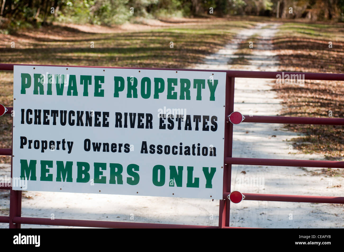 Private Property Ichetucknee River Estates Property Owner Association Member Only Sign in the forest, Florida, United States USA Stock Photo