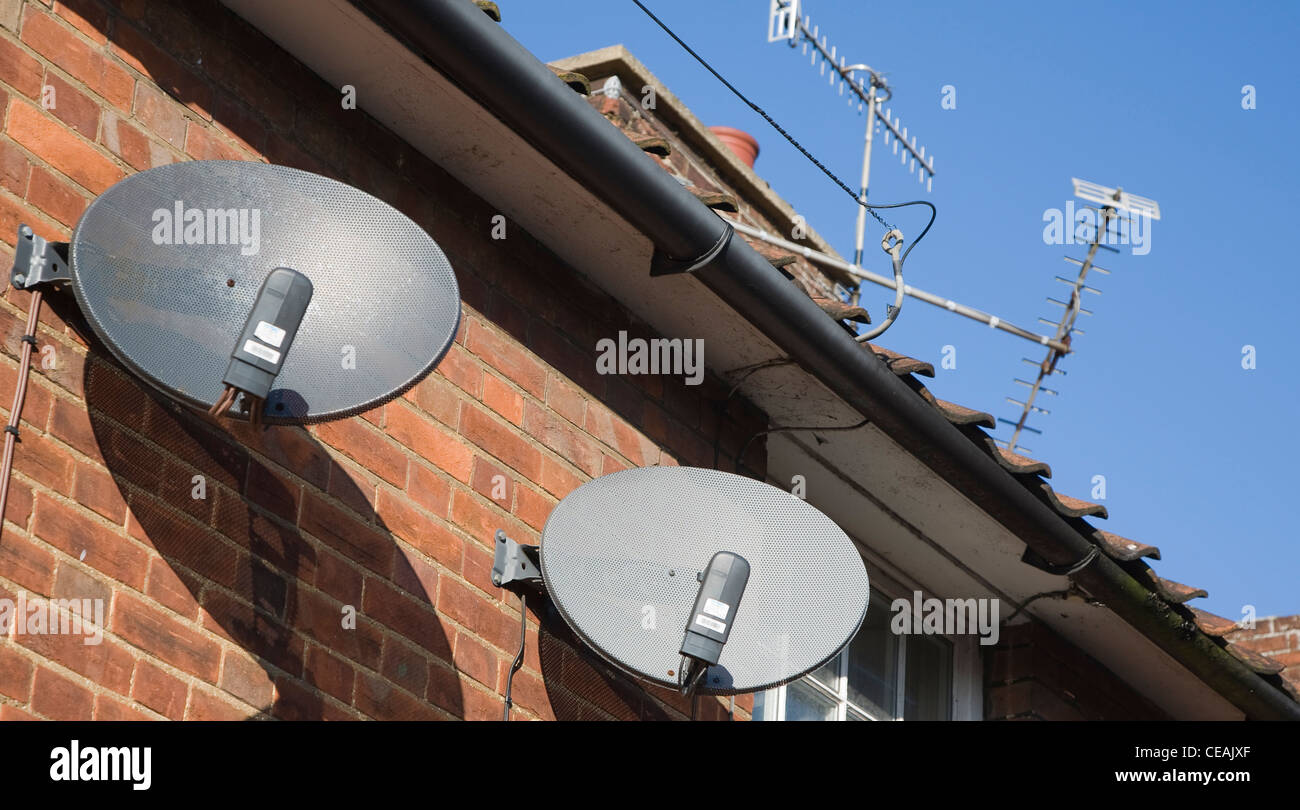 Satellite dish house hires stock photography and images Alamy