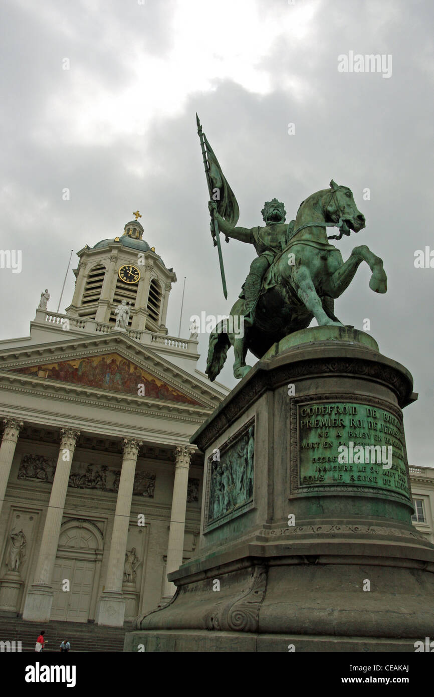Statue of Godfrey de Bouillon in Brussels Stock Photo Alamy