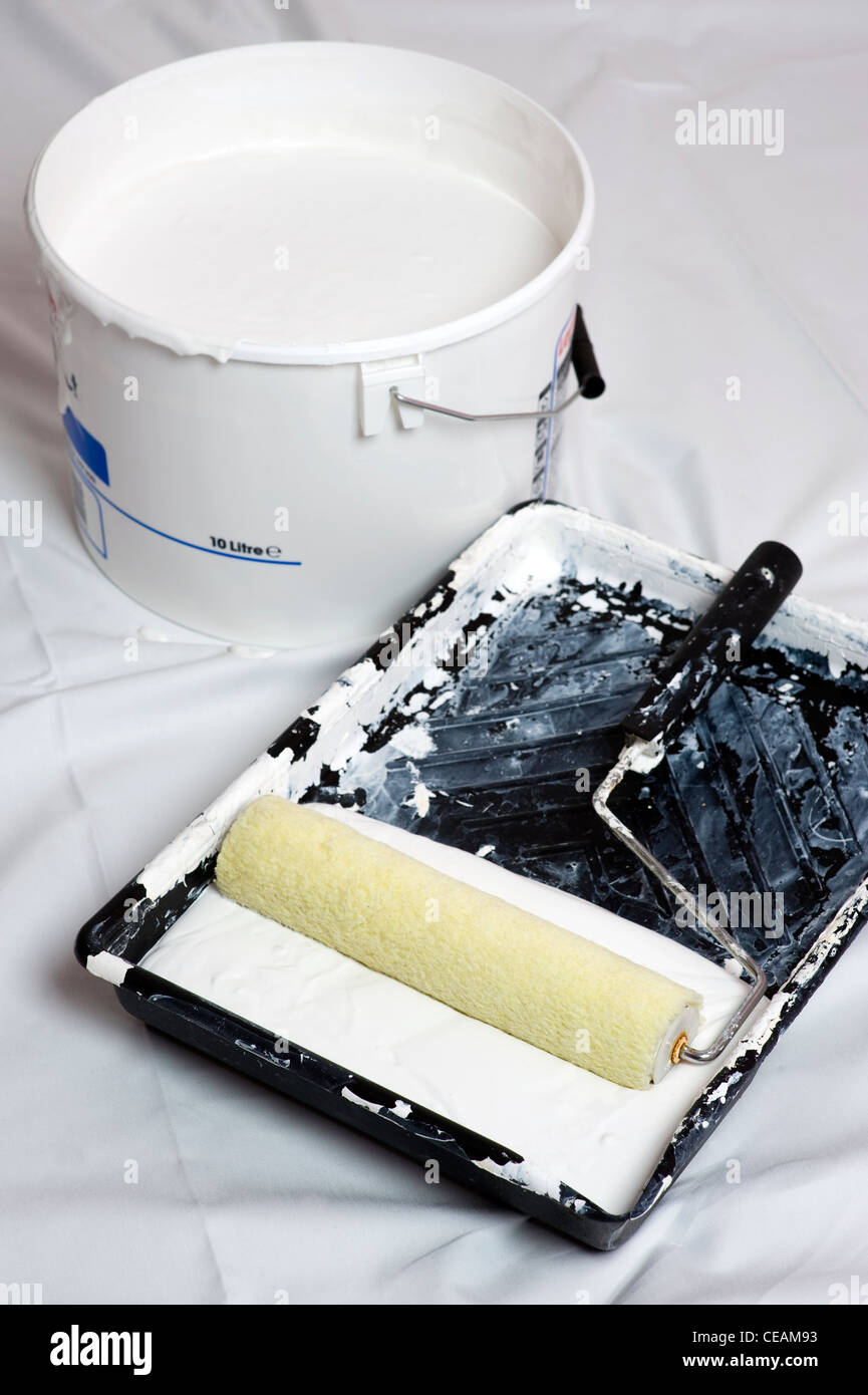 Tub of paint hires stock photography and images Alamy
