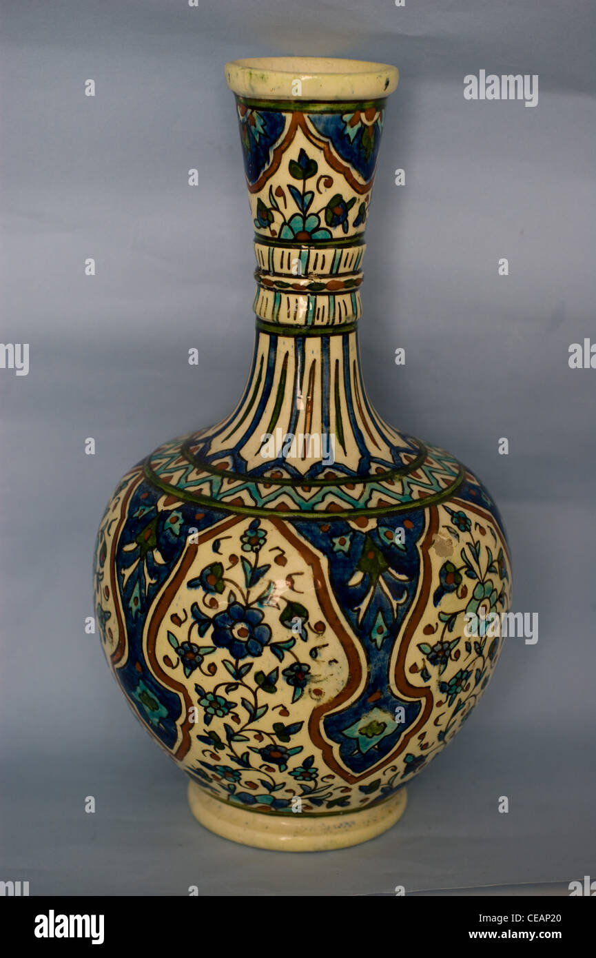 LARGE ANTIQUE PERSIAN ISLAMIC MIDDLE EASTERN ISNIK PATTERN HAND PAINTED