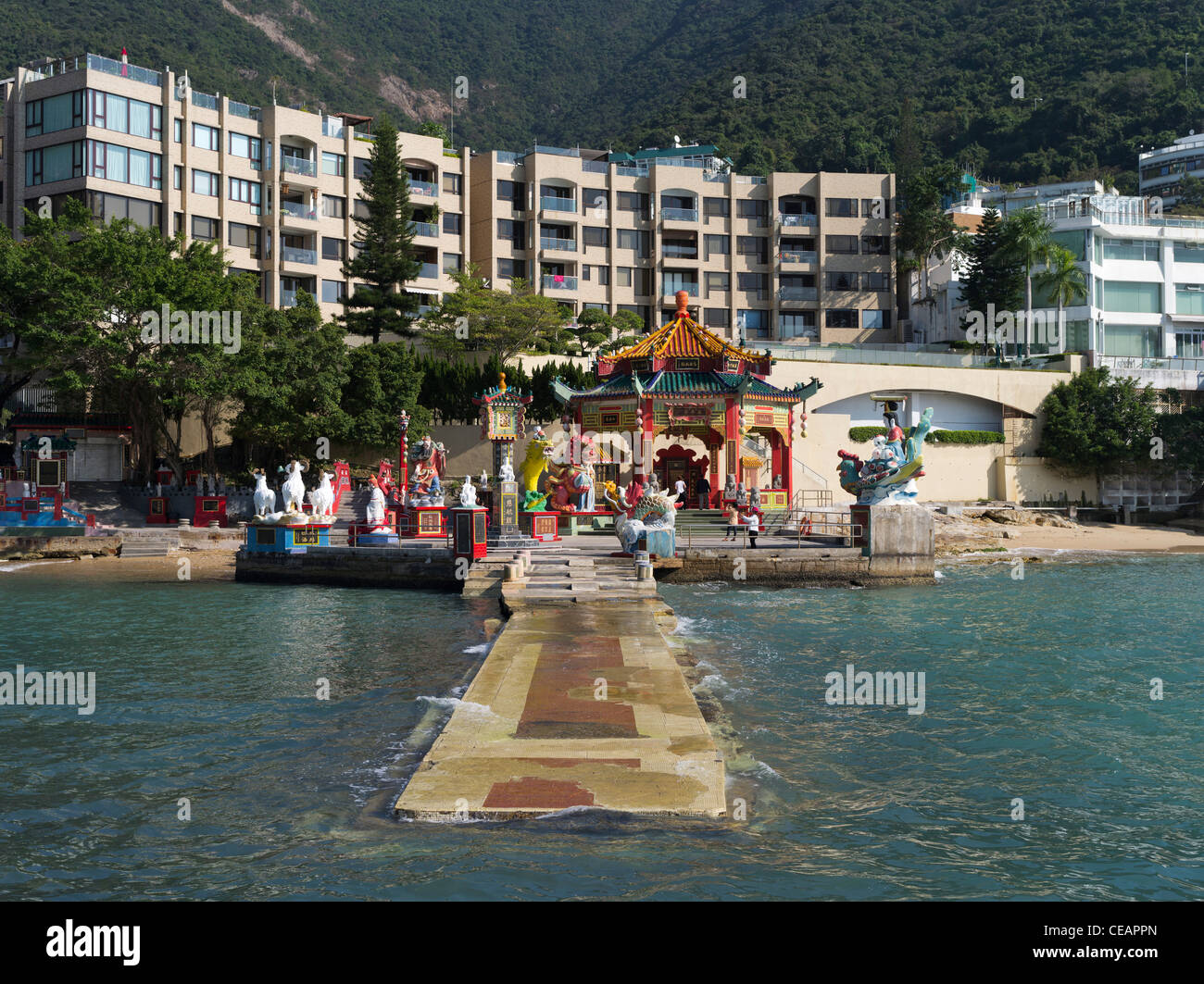 Taoist statues hi-res stock photography and images - Alamy