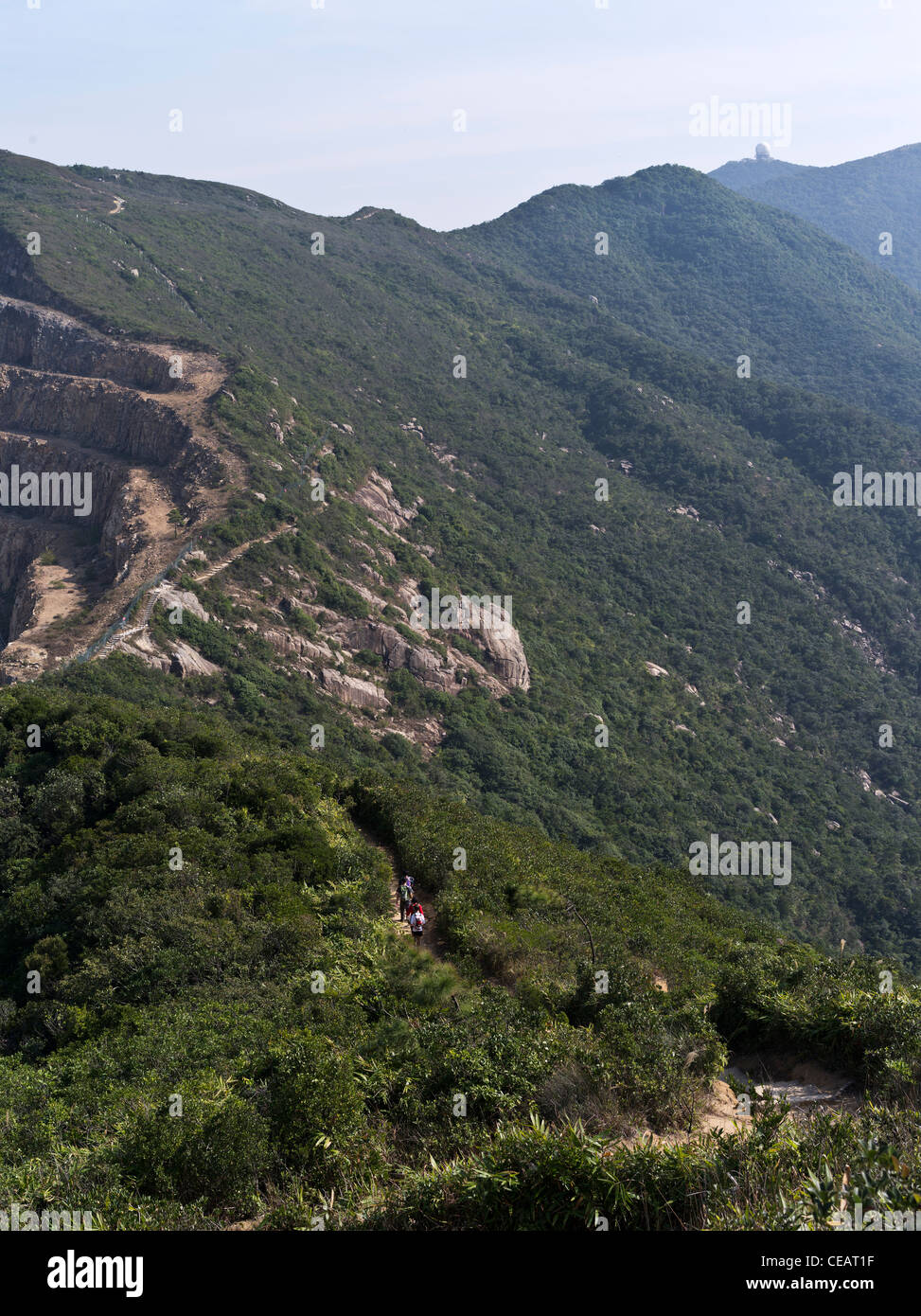 dh  JARDINES LOOKOUT HONG KONG Chinese hikers walking the Wilson Trail Tai Tam country park Stock Photo