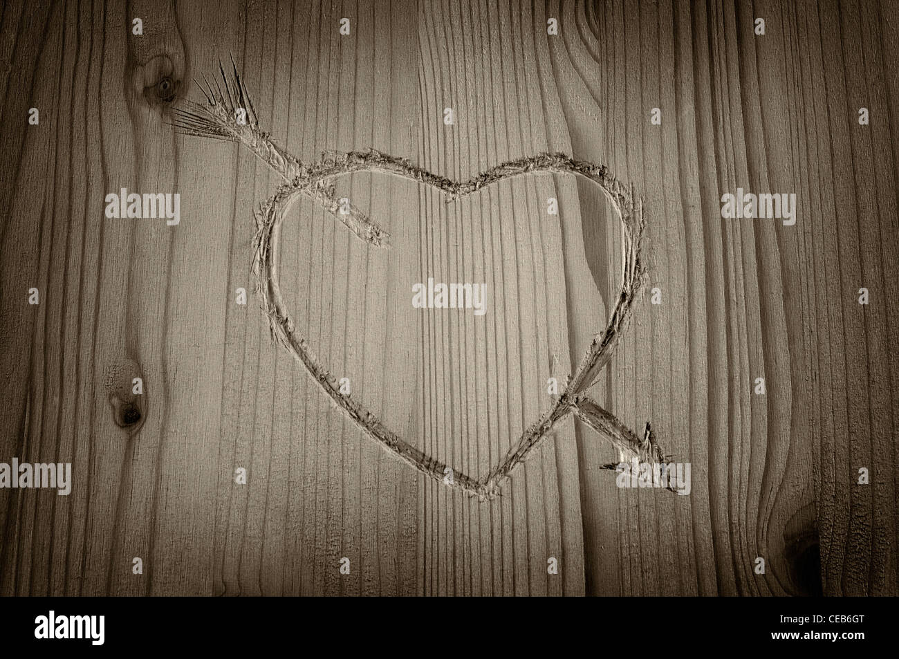 Heart and arrow hi-res stock photography and images - Alamy