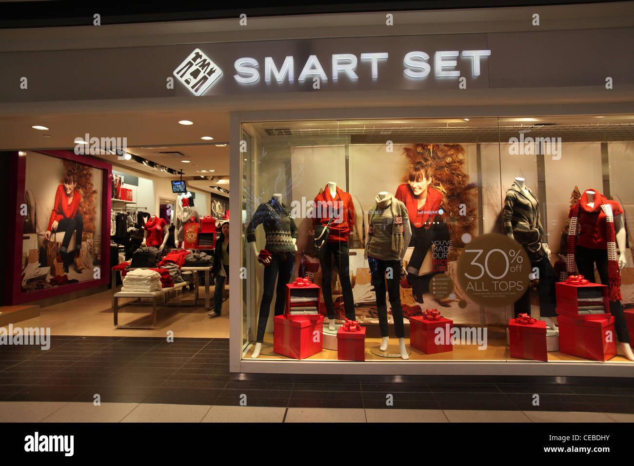 Smart set fashion clothes store in Eaton Center Toronto Canada Stock Photo  - Alamy