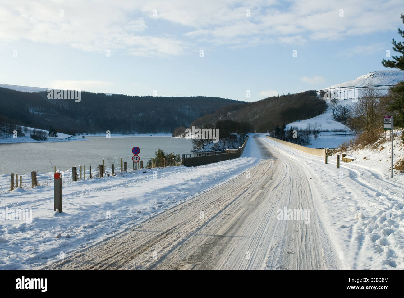 Snow and Ice at Ladybower Reservoir towards Snake Pass Stock Photo Alamy