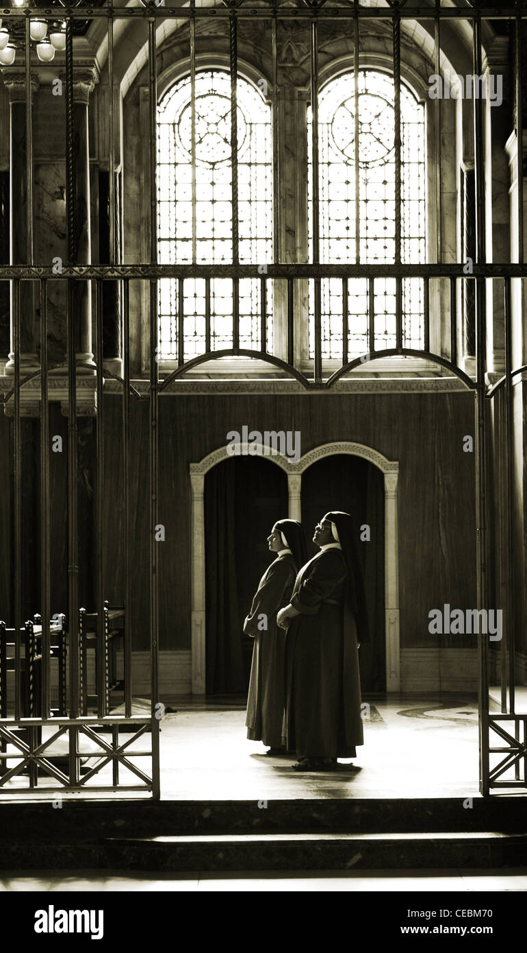 Two Nuns preying in Westminster Cathedral Stock Photo