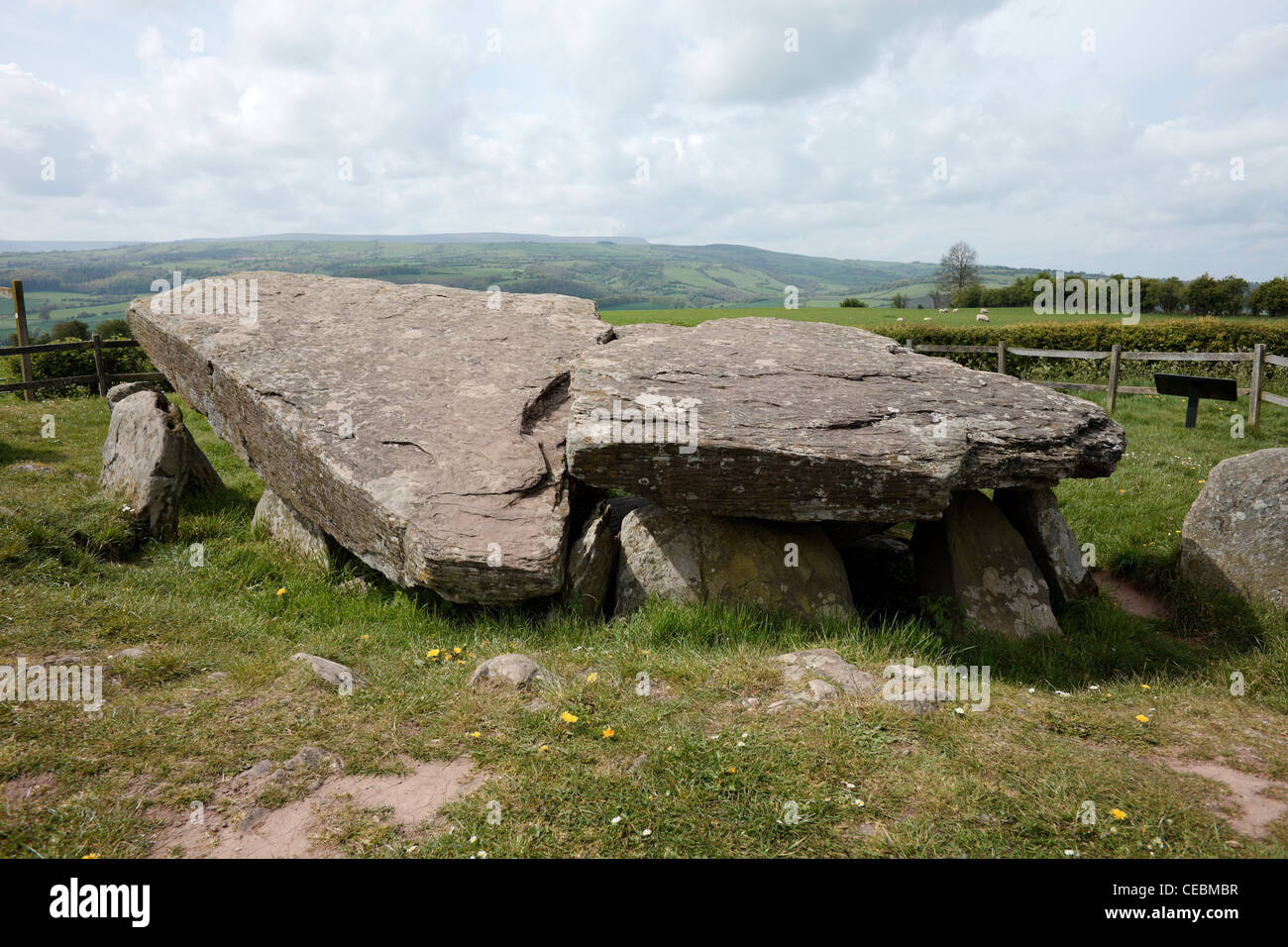 Arthur's Stone in Dorstone Herefordshire; a Neolithic burial Chamber Stock Photo Alamy