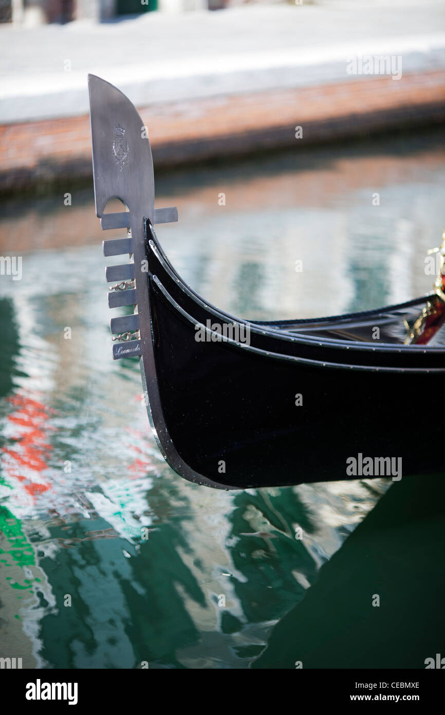 Gondola prow hi-res stock photography and images - Alamy