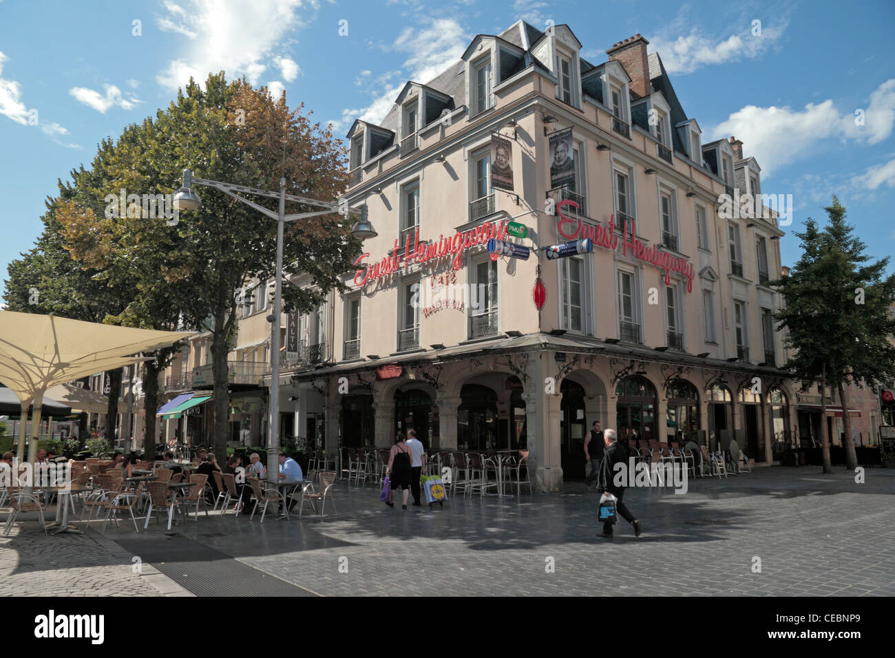The Ernest Hemingway bar on Place Drouet, Reims, France Stock Photo - Alamy
