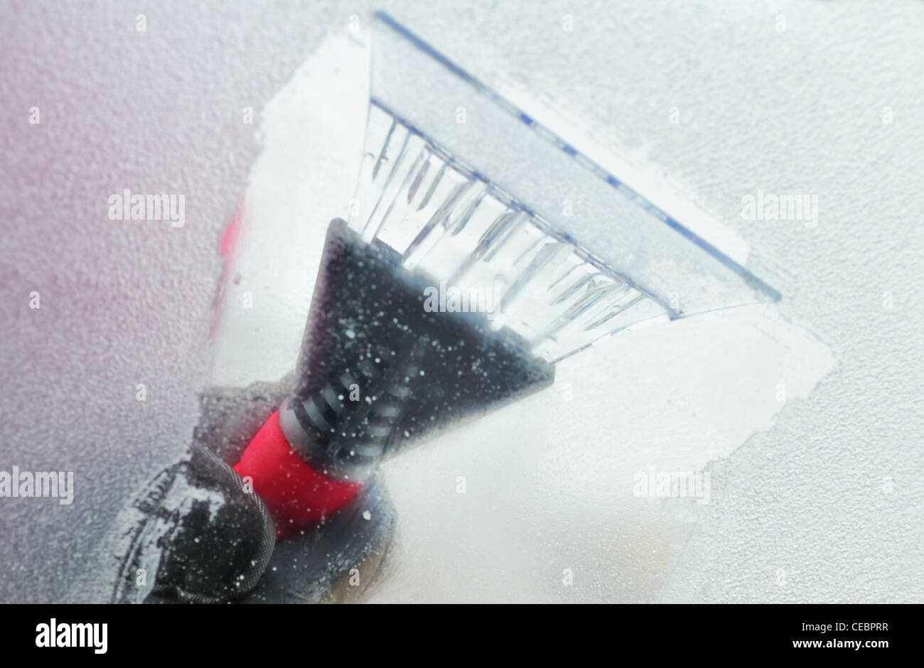 cleaning car windows Stock Photo Alamy