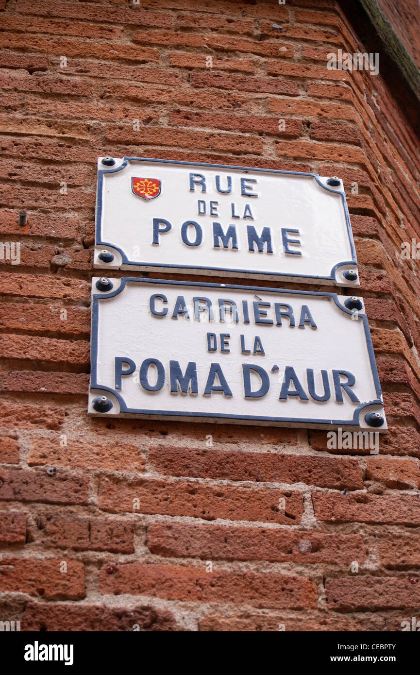 Street name plates in the French and Occitan languages, Rue de la Pomme