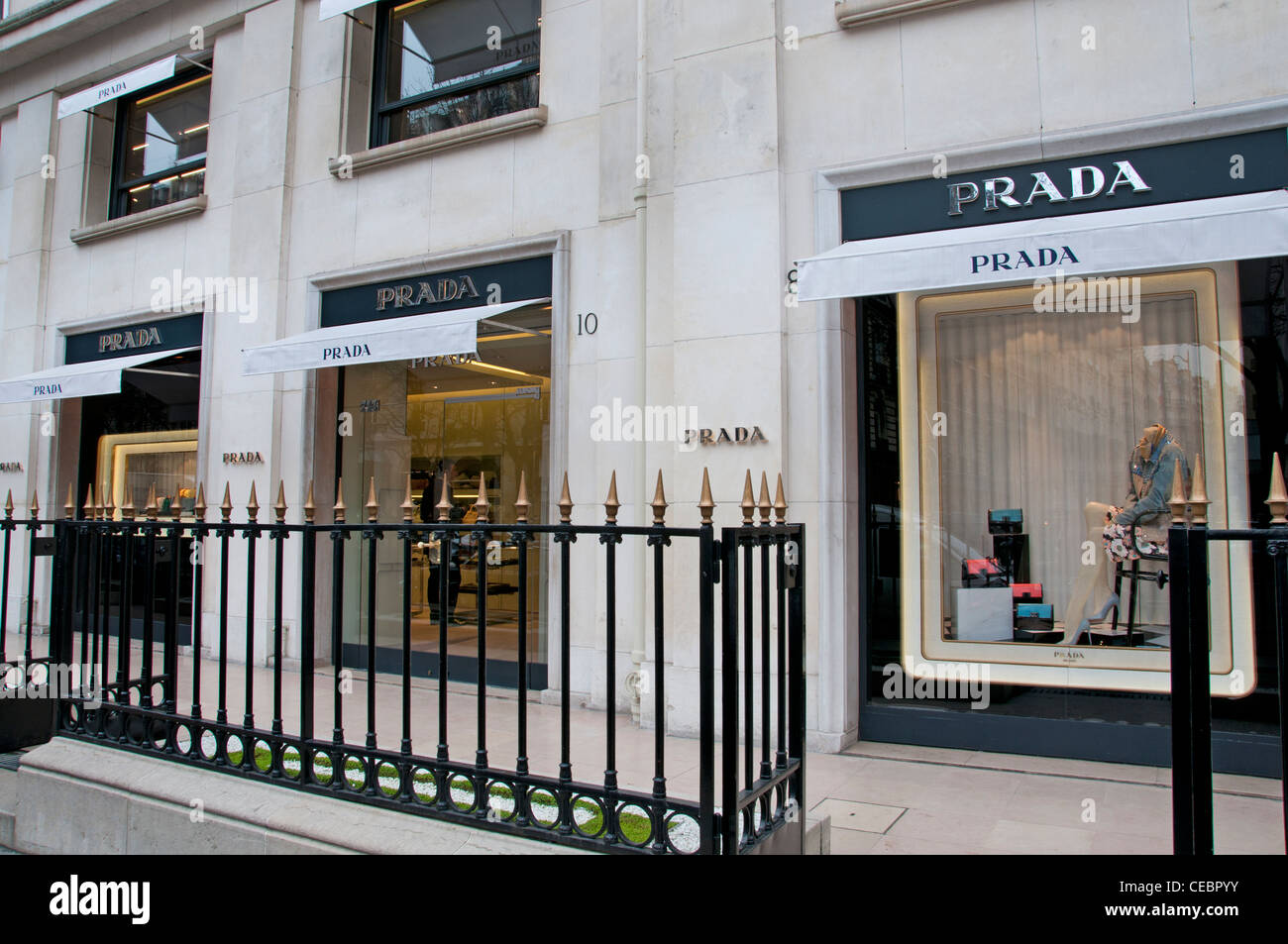 Prada high fashion mode Paris Avenue Montaigne Stock Photo - Alamy