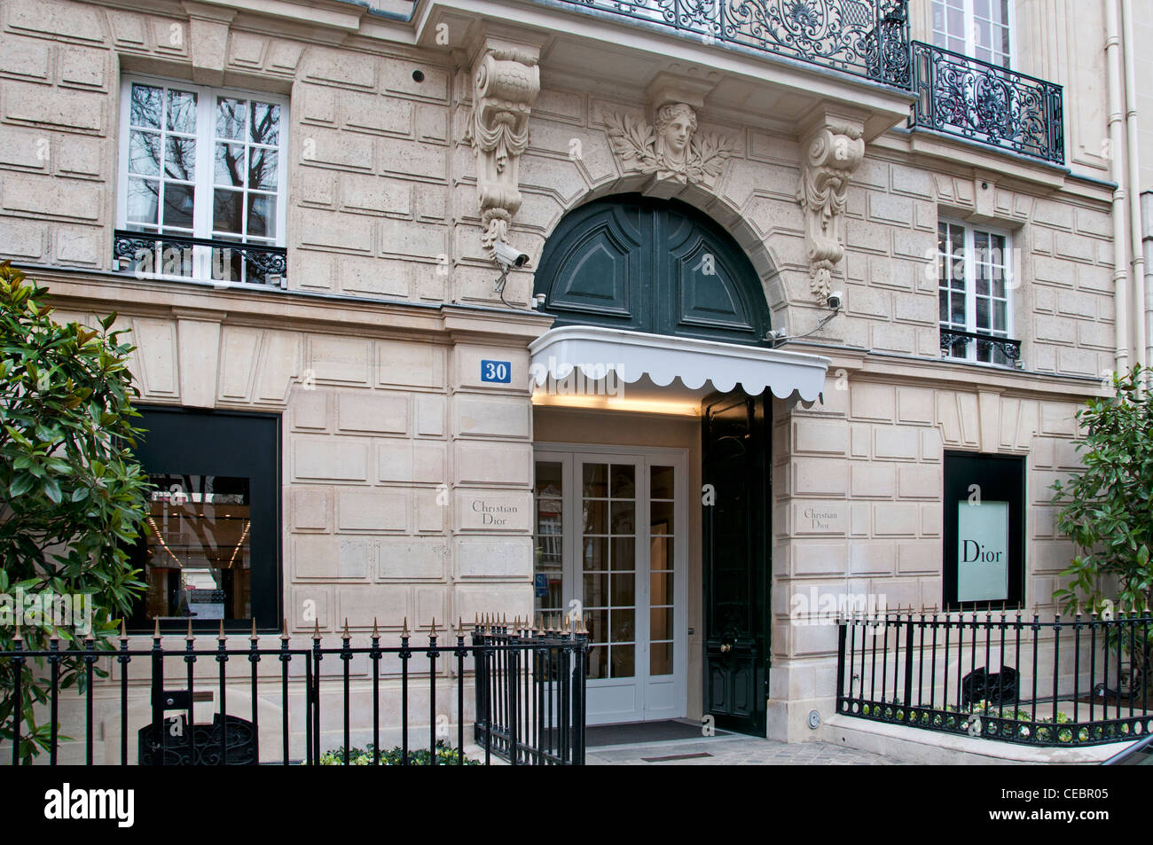 Avenue montaigne dior hi-res stock photography and images - Alamy