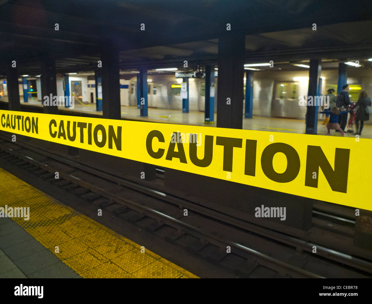 subway train platform Stock Photo Alamy
