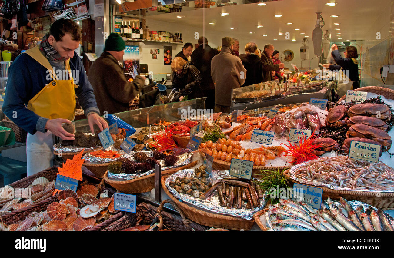 Poissonnerie Quoniam Fishmonger Rue Mouffetard France French Paris Stock Photo