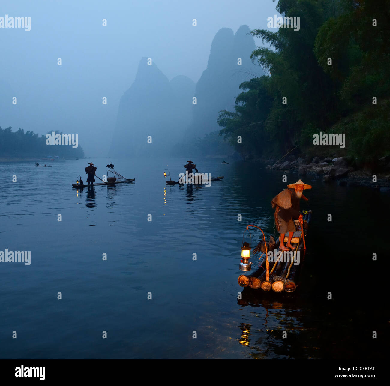 Early morning Cormorant fishermen on bamboo rafts on Li river near Xingpingzhen Yangshuo, Guilin, Guangxi China Stock Photo