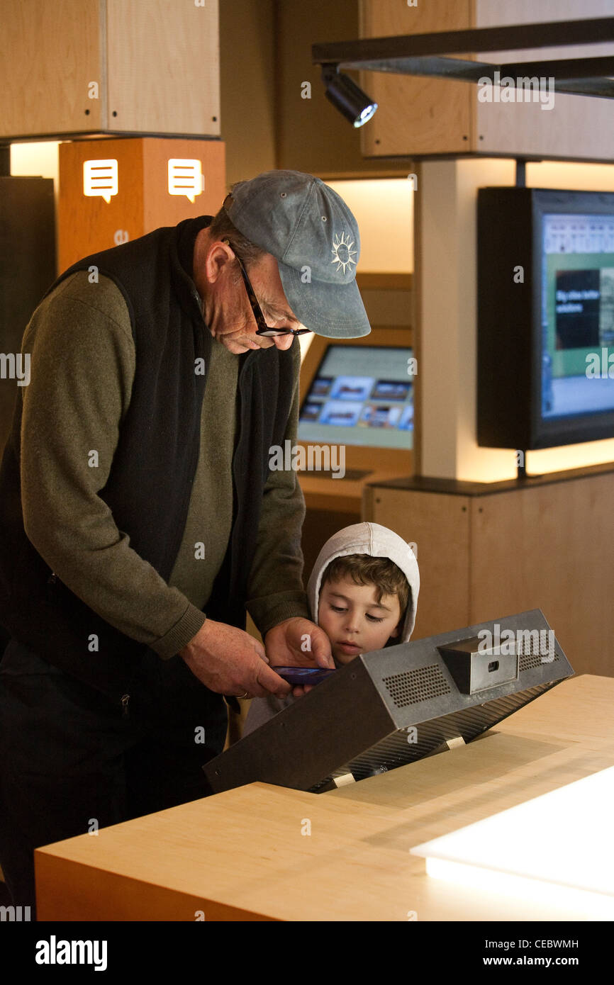 Bill gates foundation child hires stock photography and images Alamy