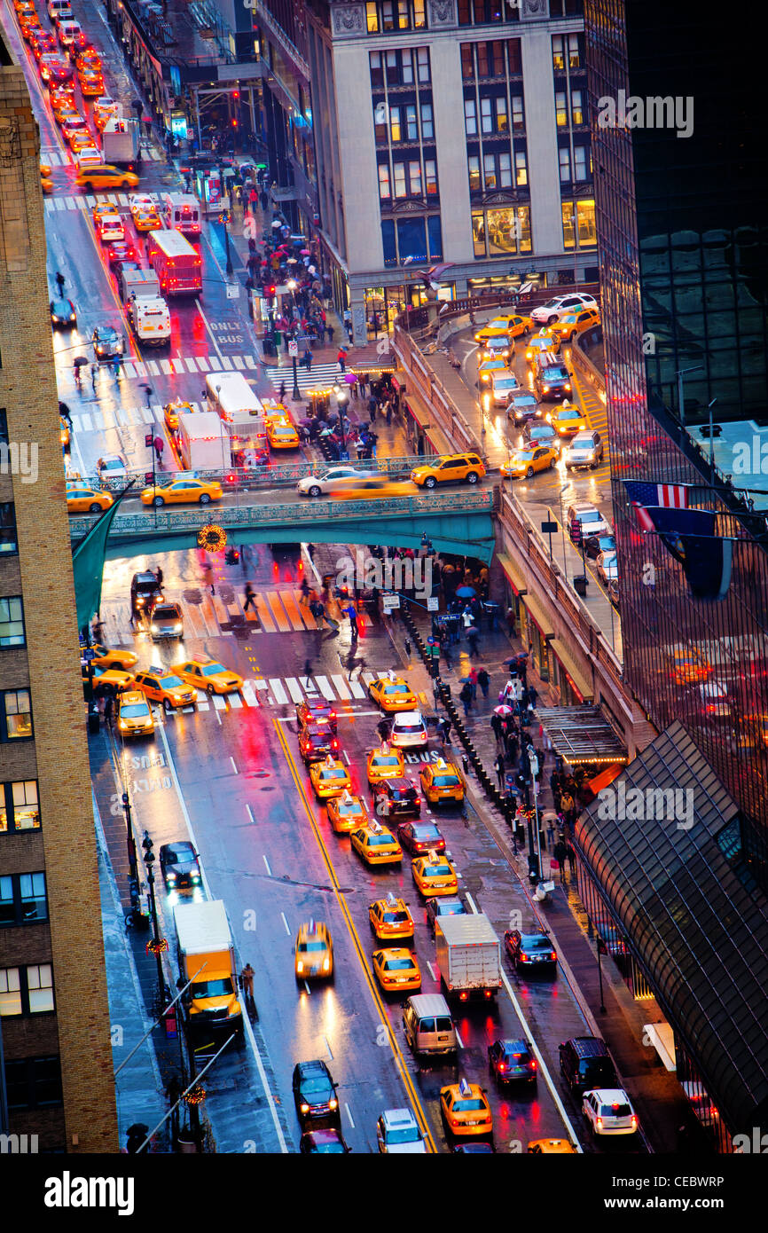 Rush hour on 42nd Street in New York City Stock Photo Alamy