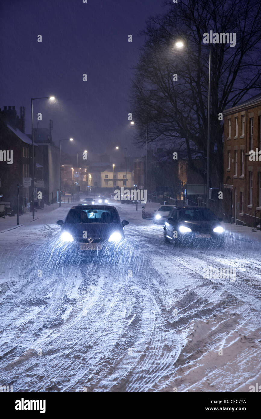 Traffic in snow storm hi-res stock photography and images - Alamy