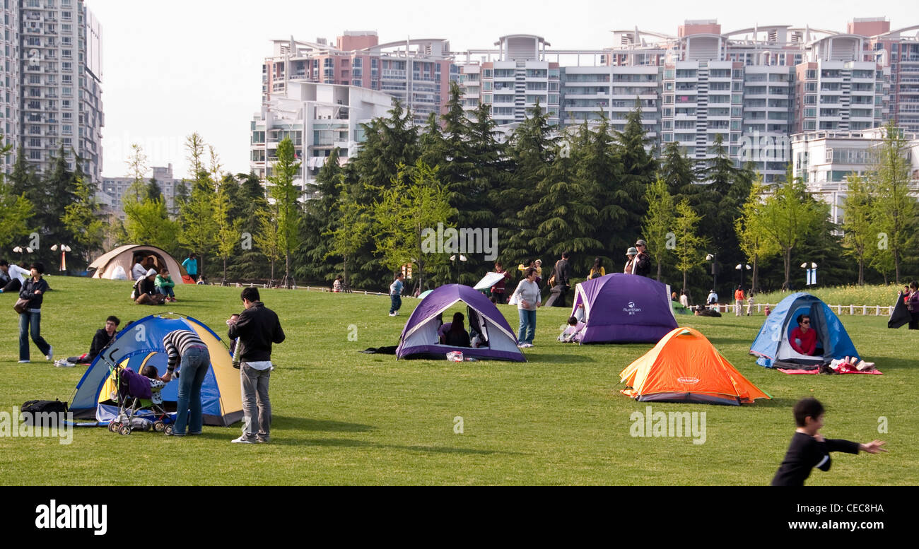 Sunday afternoon camping at Century Park in Shanghai, Pudong - China Stock Photo