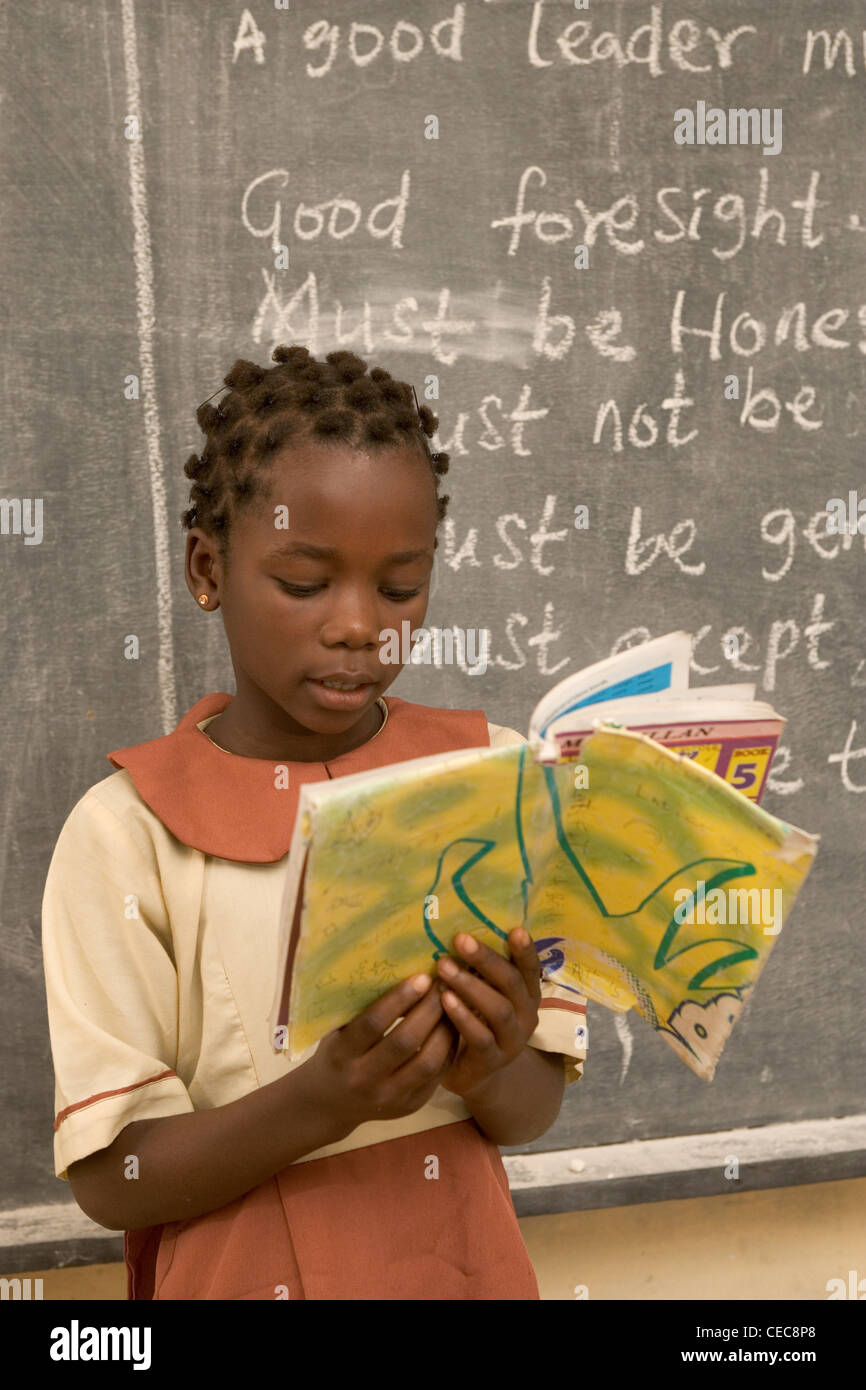 Latefat Oyewole reading out loud during English class, primary 5, primary school, Lagos Nigeria Stock Photo