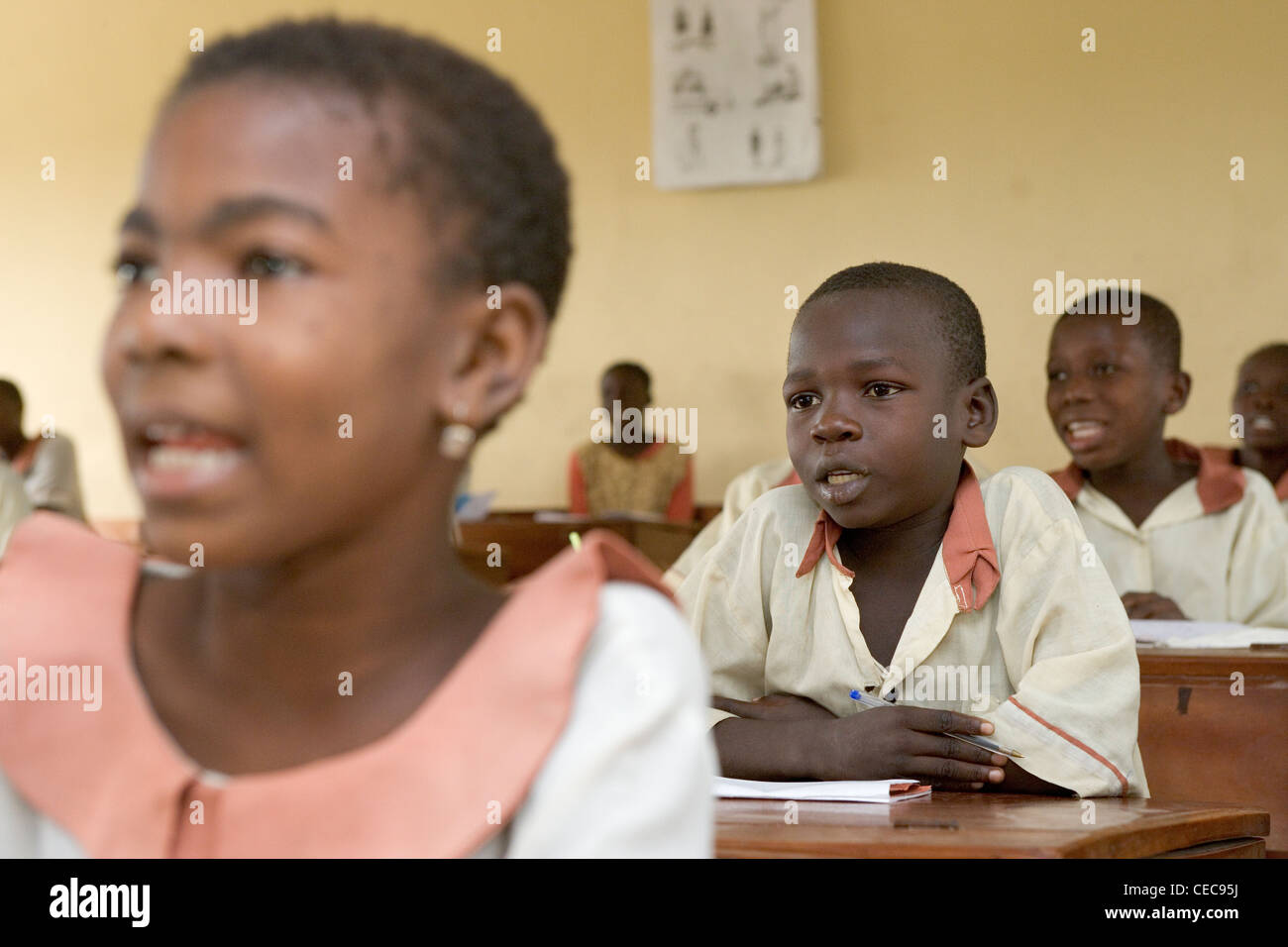 Lola Ogundare during English class, Primary 5 at a primary school in Lagos,  Nigeria Stock Photo