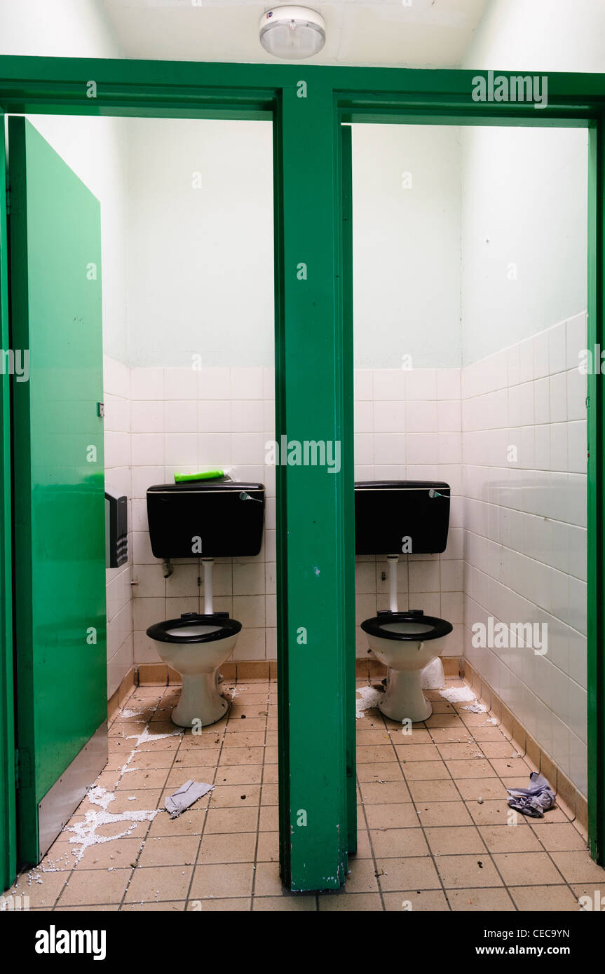 School toilets hi-res stock photography and images - Alamy
