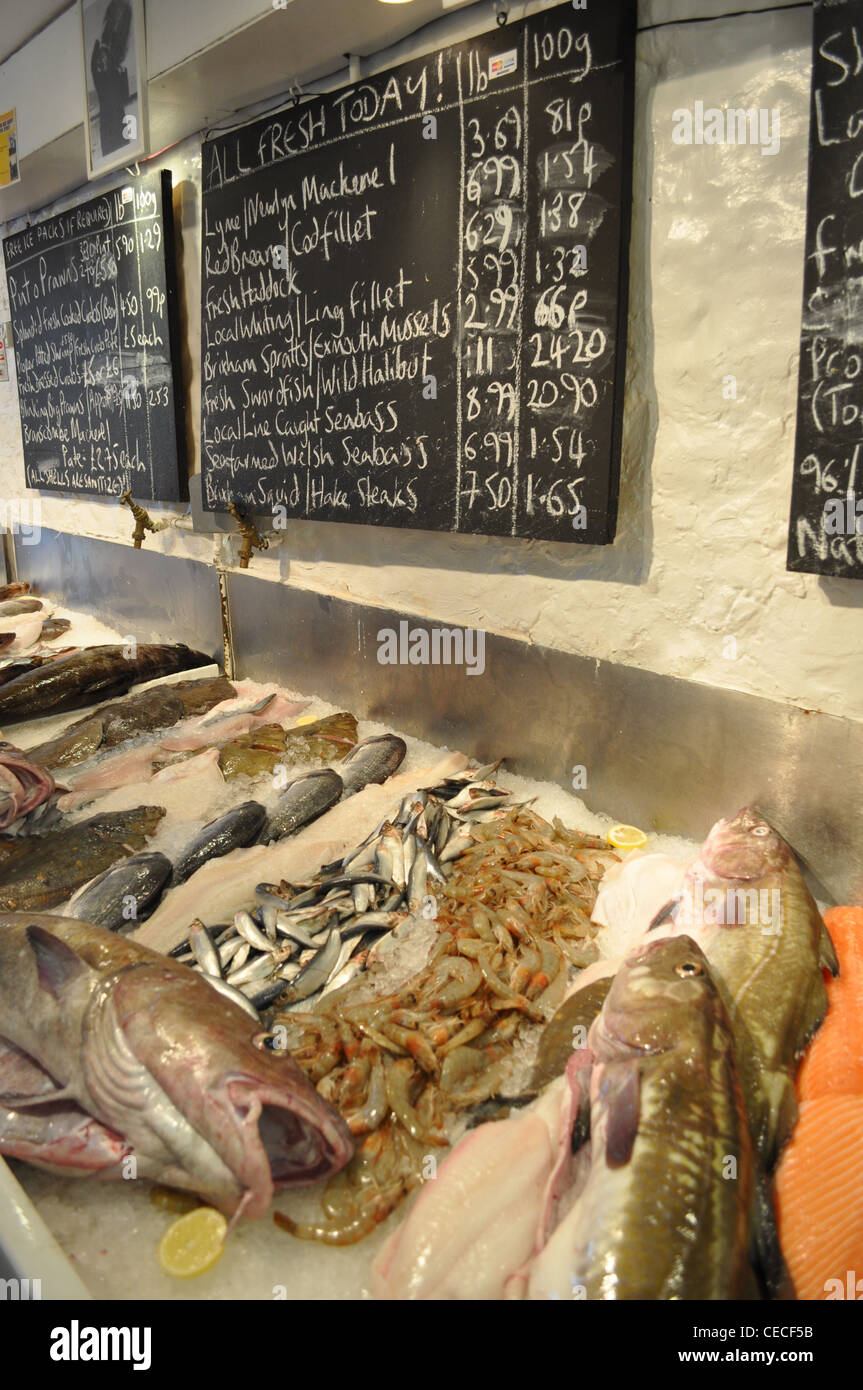 Fishmongers at Lyme Regis Dorset, selling fresh fish and seafood caught daily in Lyme Bay Stock Photo