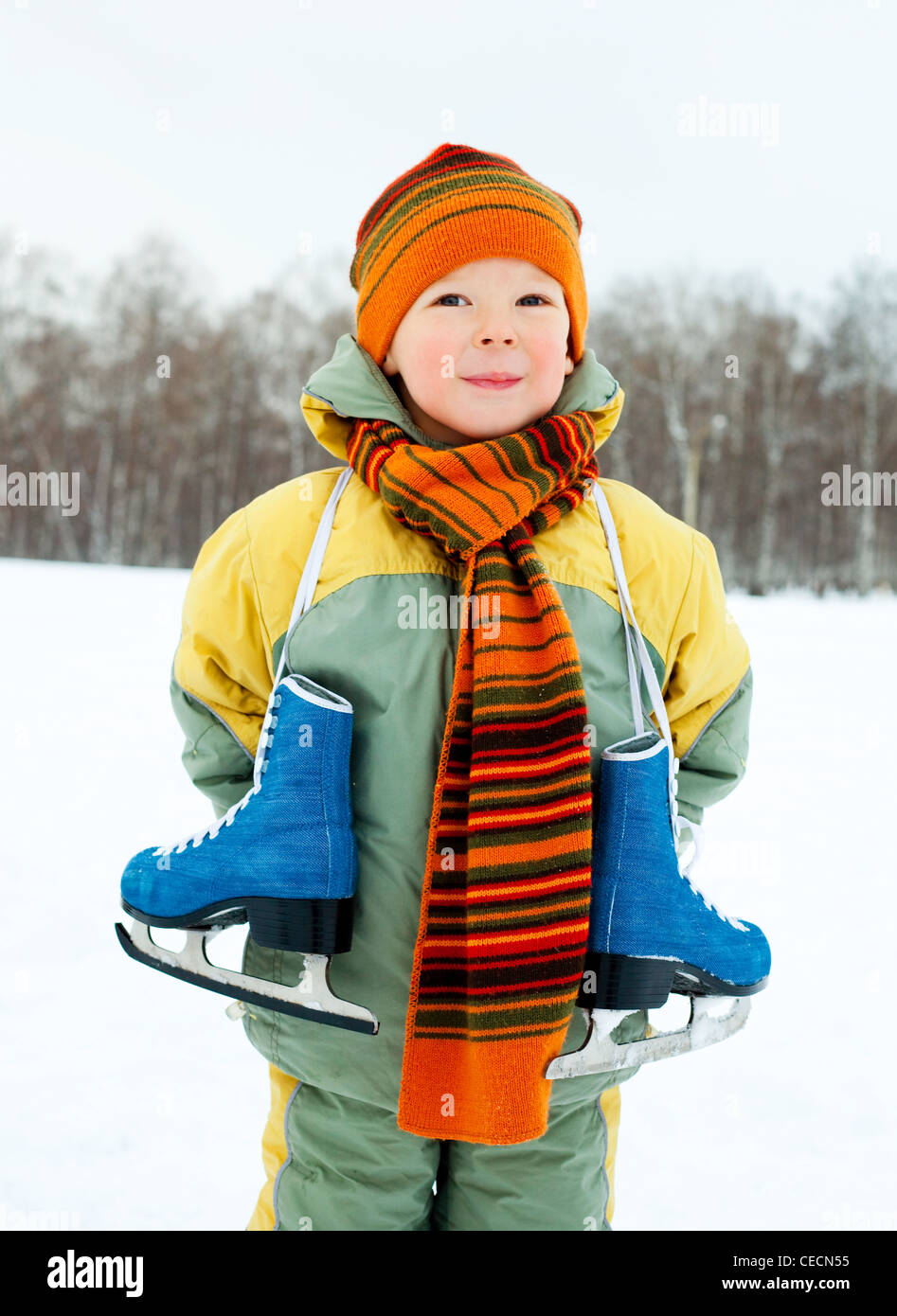 Мальчик с коньками читать. Мальчик с коньками в руках. Мальчик на коньках. Мальчик с коньками на шее. Мальчик катается на коньках на льду.