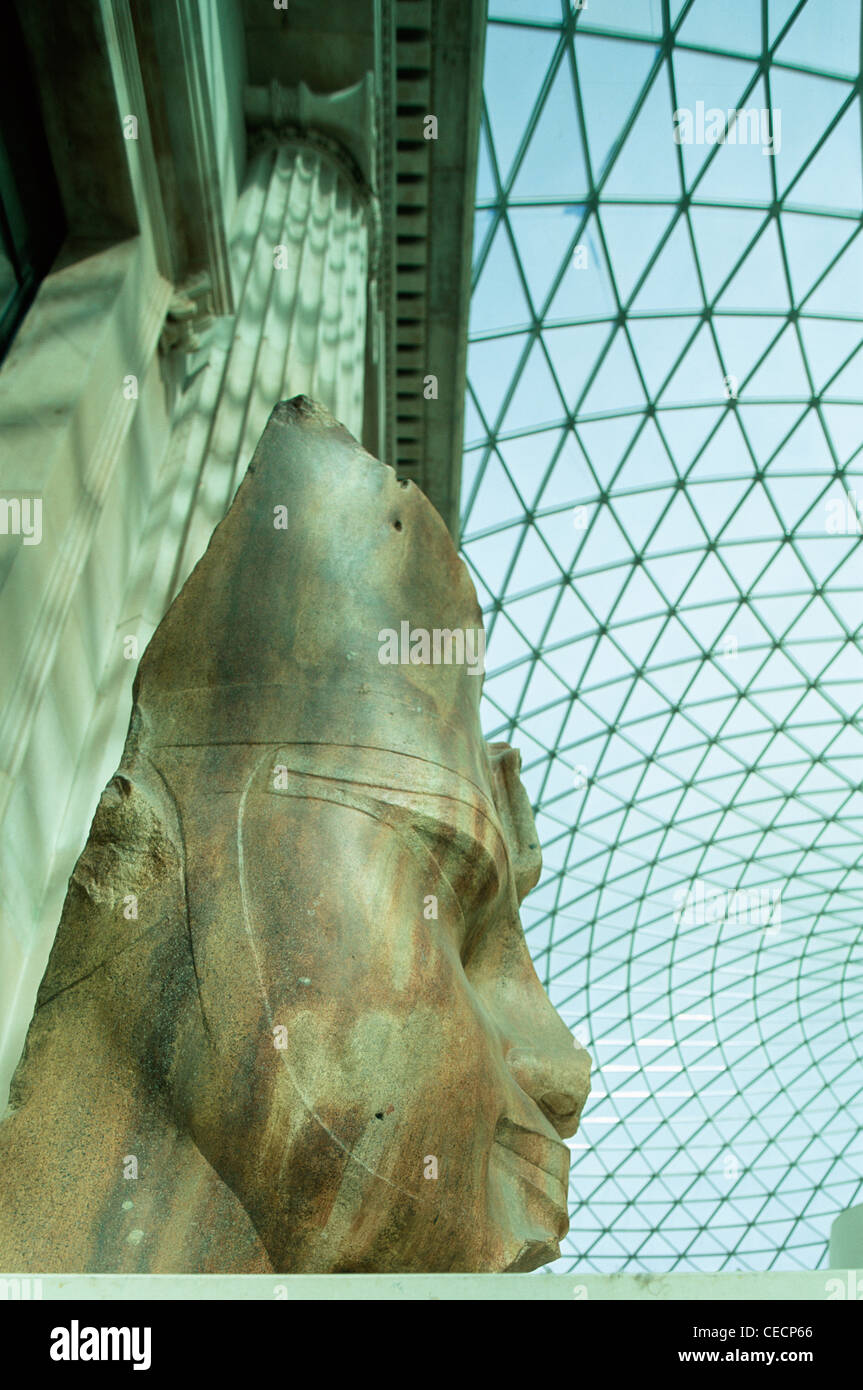 England, London, British Museum, Statue of the Head of Egyptian Pharaoh Amenhotep III in The Great Court Stock Photo