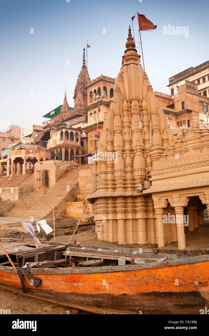 India, Uttar Pradesh, Varanasi, Scindia Ghat, Shiva temple sinking into