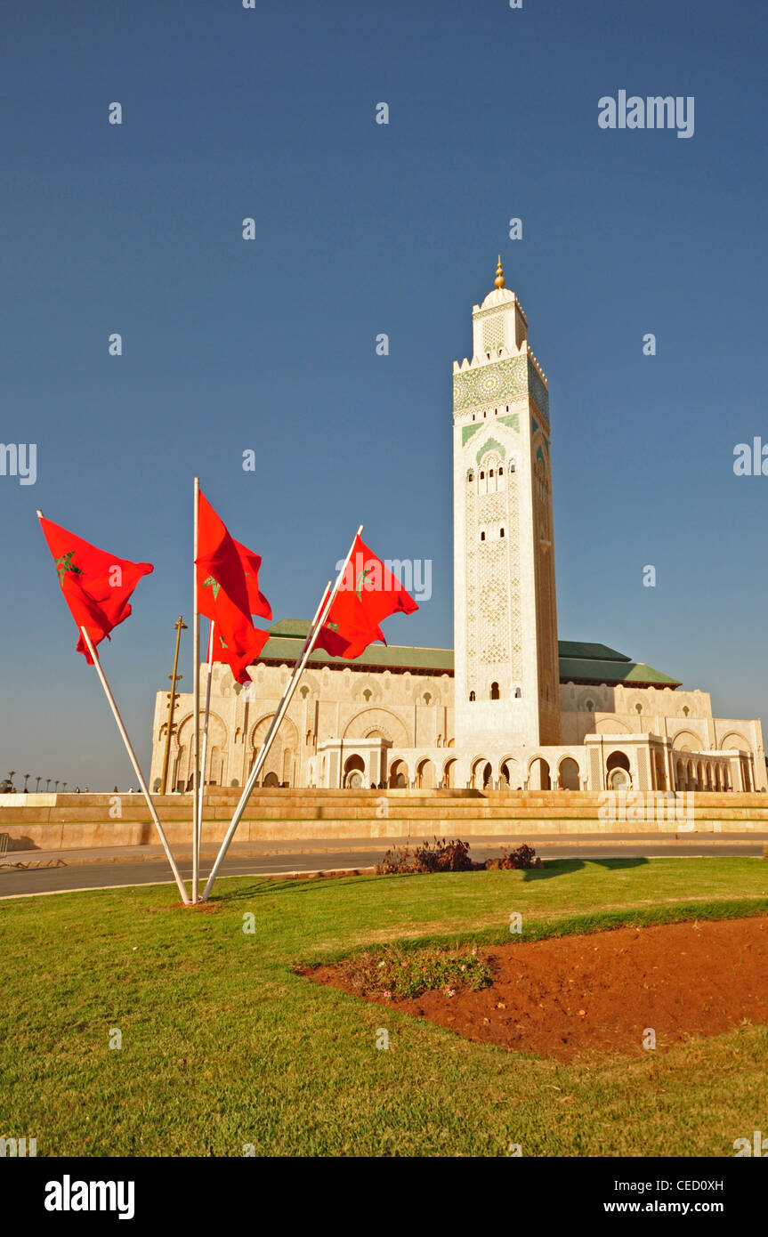 NORTH AFRICA, MOROCCO, Casablanca, Great Mosque Hassan II (1993), Islamic, with Moroccan flags on roundabout Stock Photo