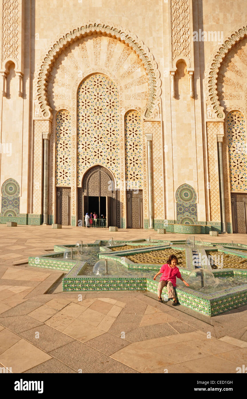 NORTH AFRICA, MOROCCO, Casablanca, Great Mosque Hassan II (1993), Islamic, child and fountain Stock Photo