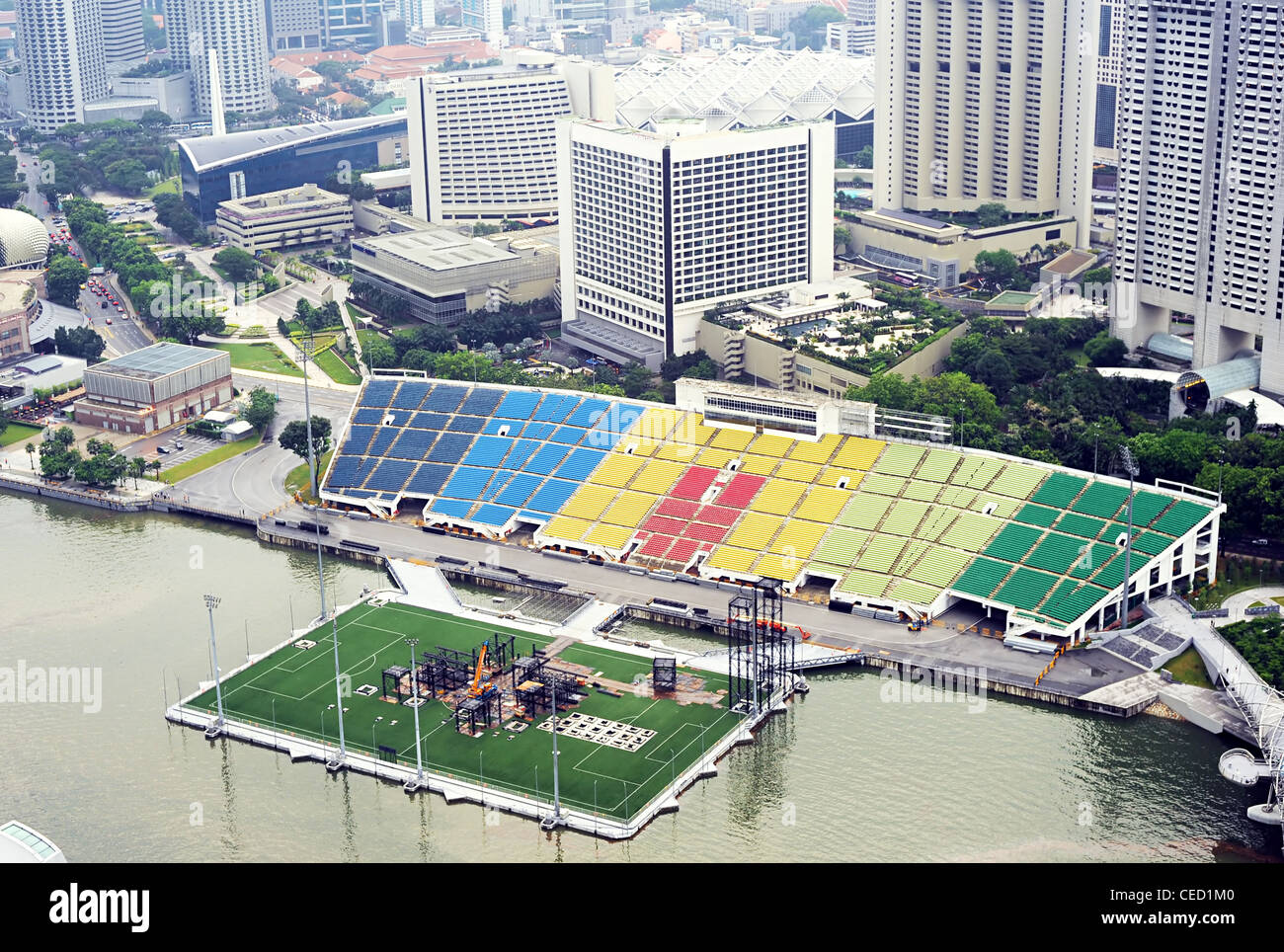 Foot Legend - Le stade de football flottant à Singapour ! Floating Soccer  Field in Marina Bay, Singapore.