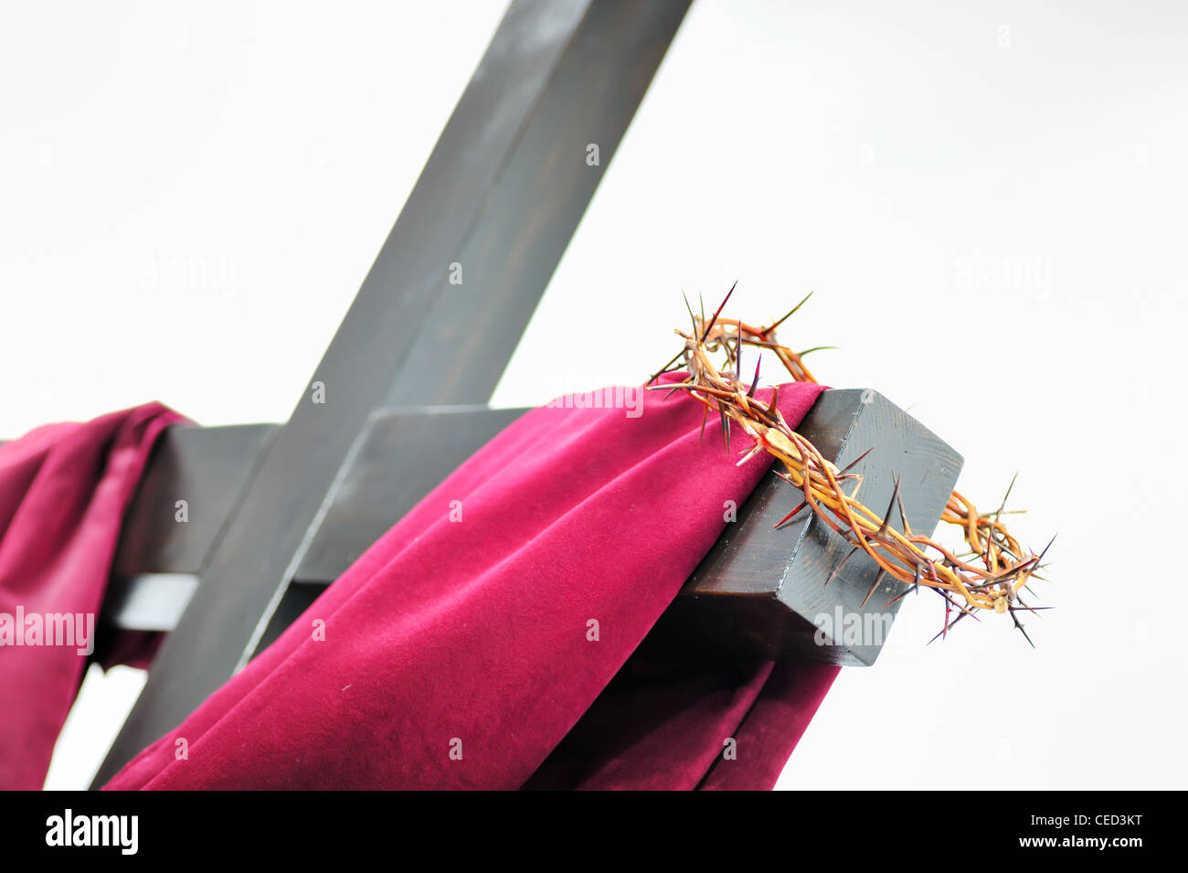 Crown thorns cross hi-res stock photography and images - Alamy