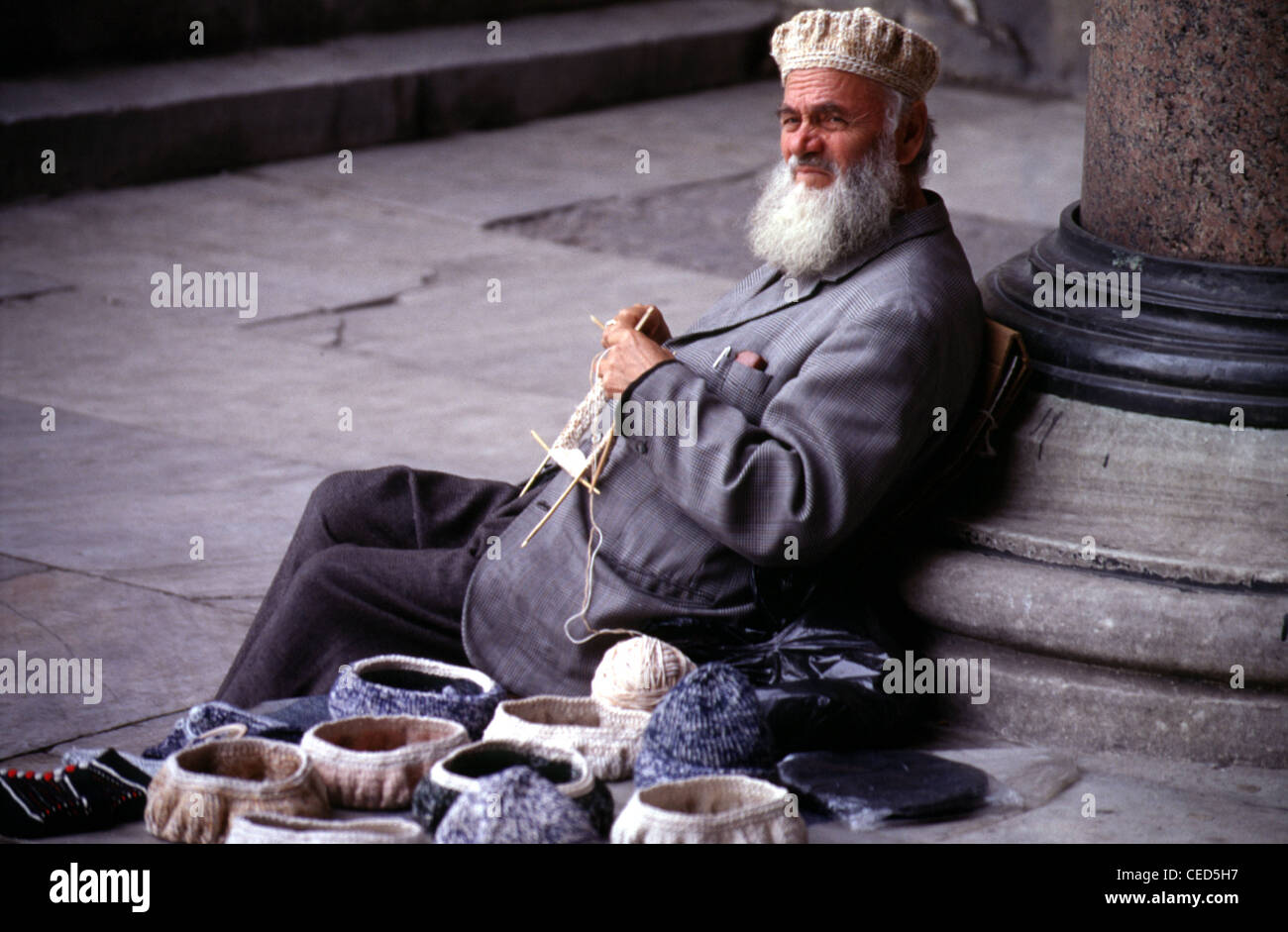 Elderly man weaving traditional wool Fez hats in Sultanahmet district Istanbul Turkey Stock Photo